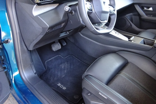 PEUGEOT 308 1.2 Allure EAT8-image-6