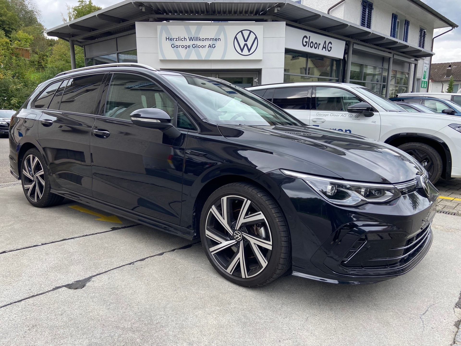 VW Golf Variant 2.0 TSI R-Line DSG-image-0