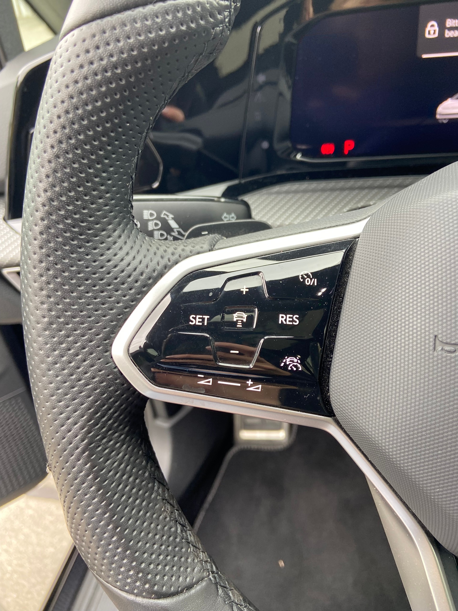 VW Golf Variant 2.0 TSI R-Line DSG-image-15