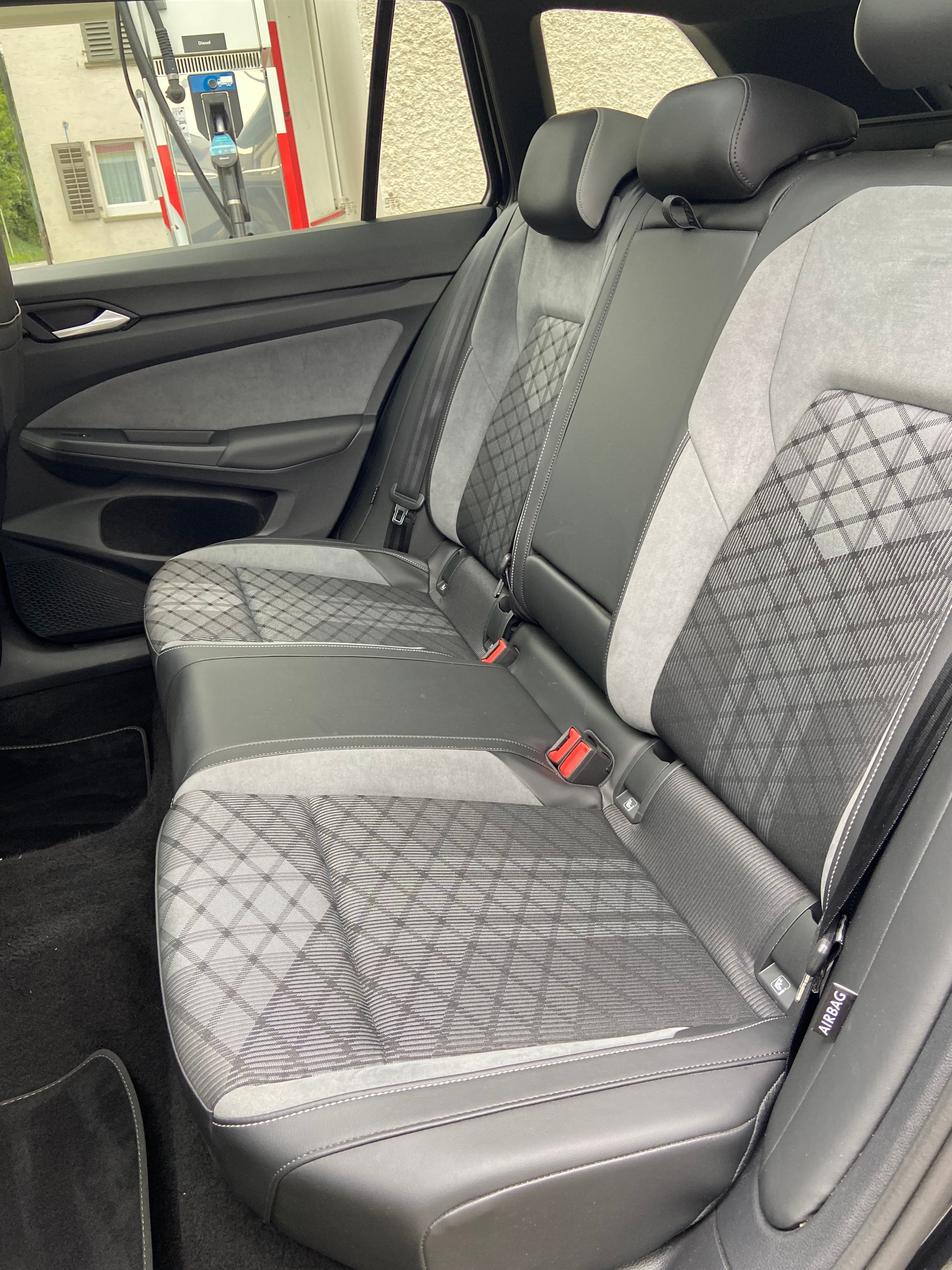 VW Golf Variant 2.0 TSI R-Line DSG-image-8