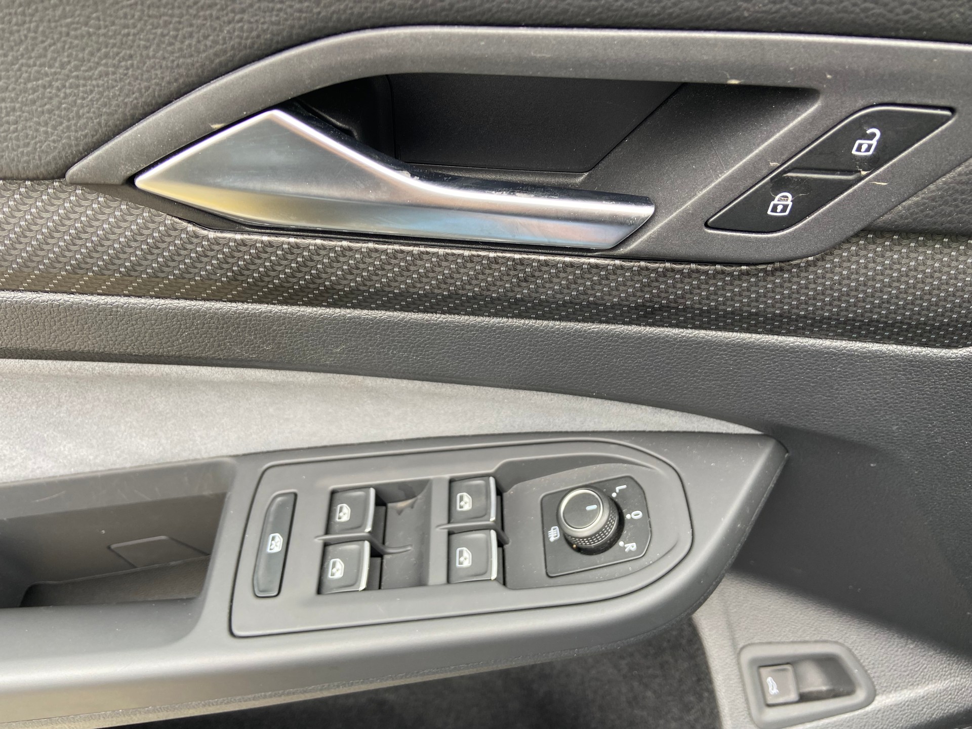 VW Golf Variant 2.0 TSI R-Line DSG-image-17