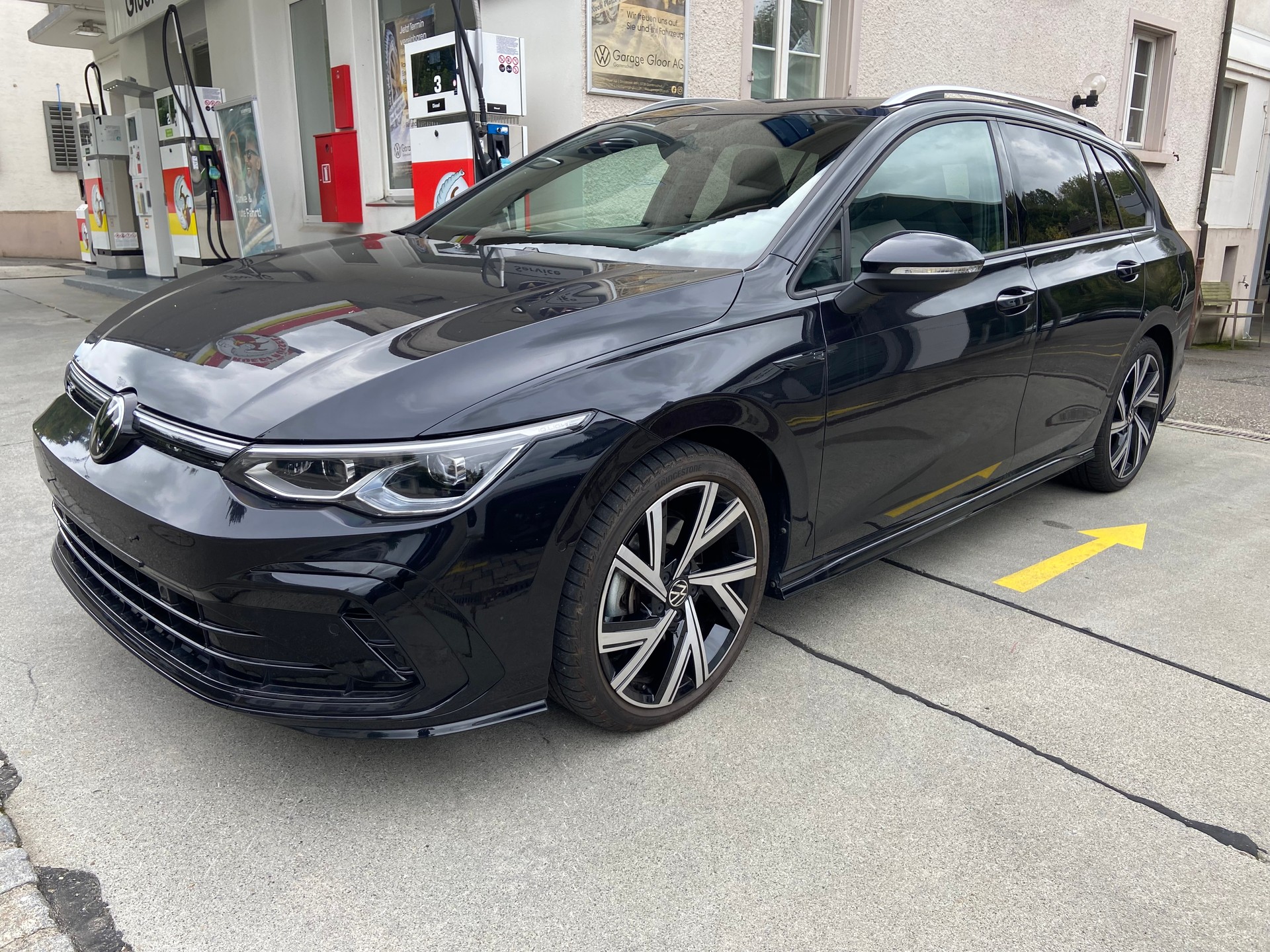VW Golf Variant 2.0 TSI R-Line DSG-image-2