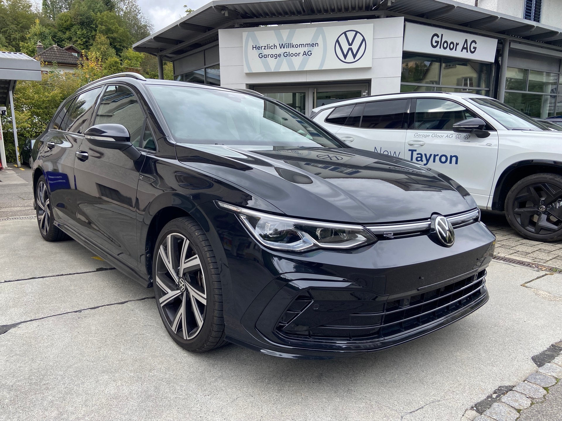 VW Golf Variant 2.0 TSI R-Line DSG-image-1