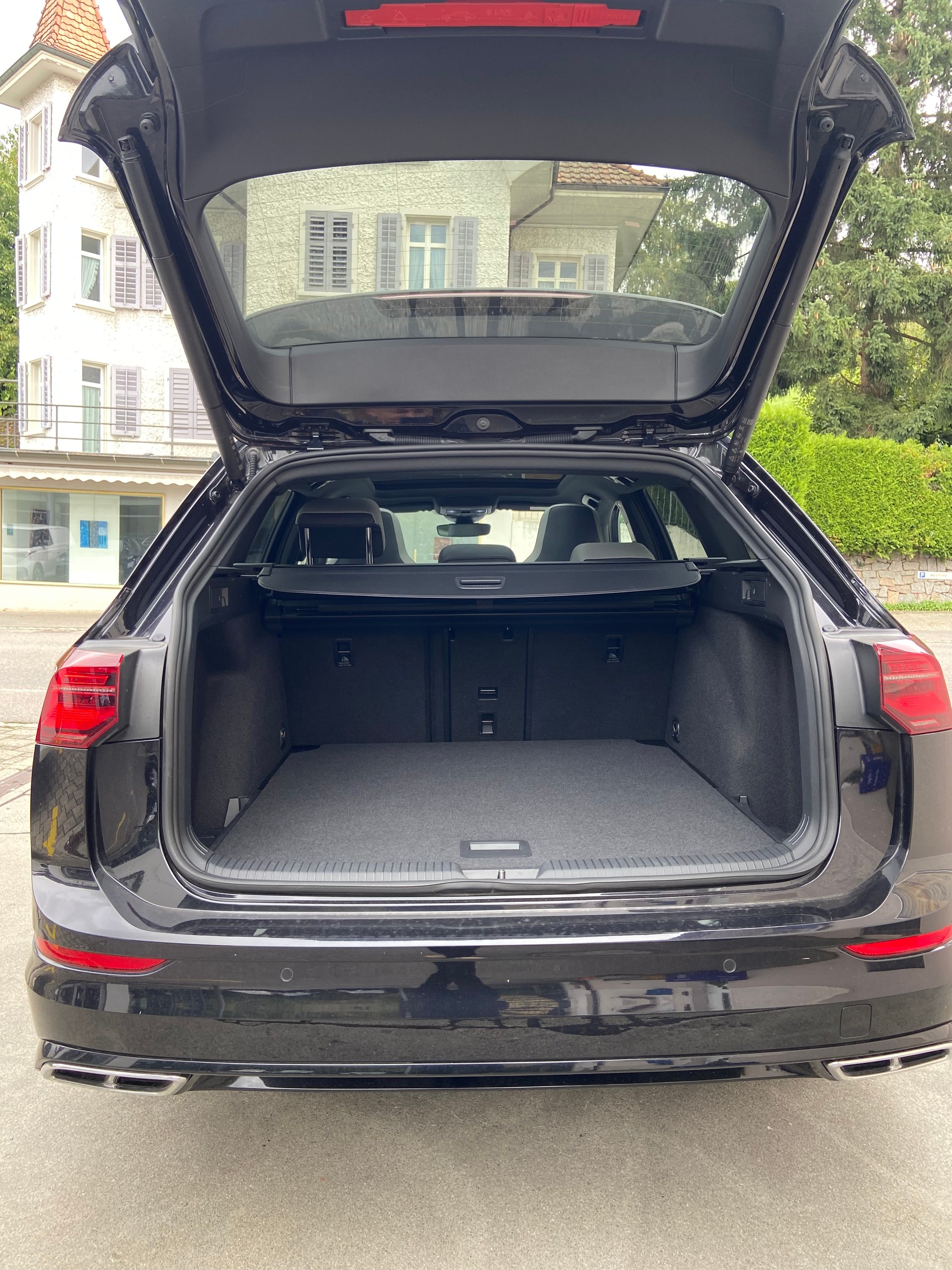 VW Golf Variant 2.0 TSI R-Line DSG-image-5
