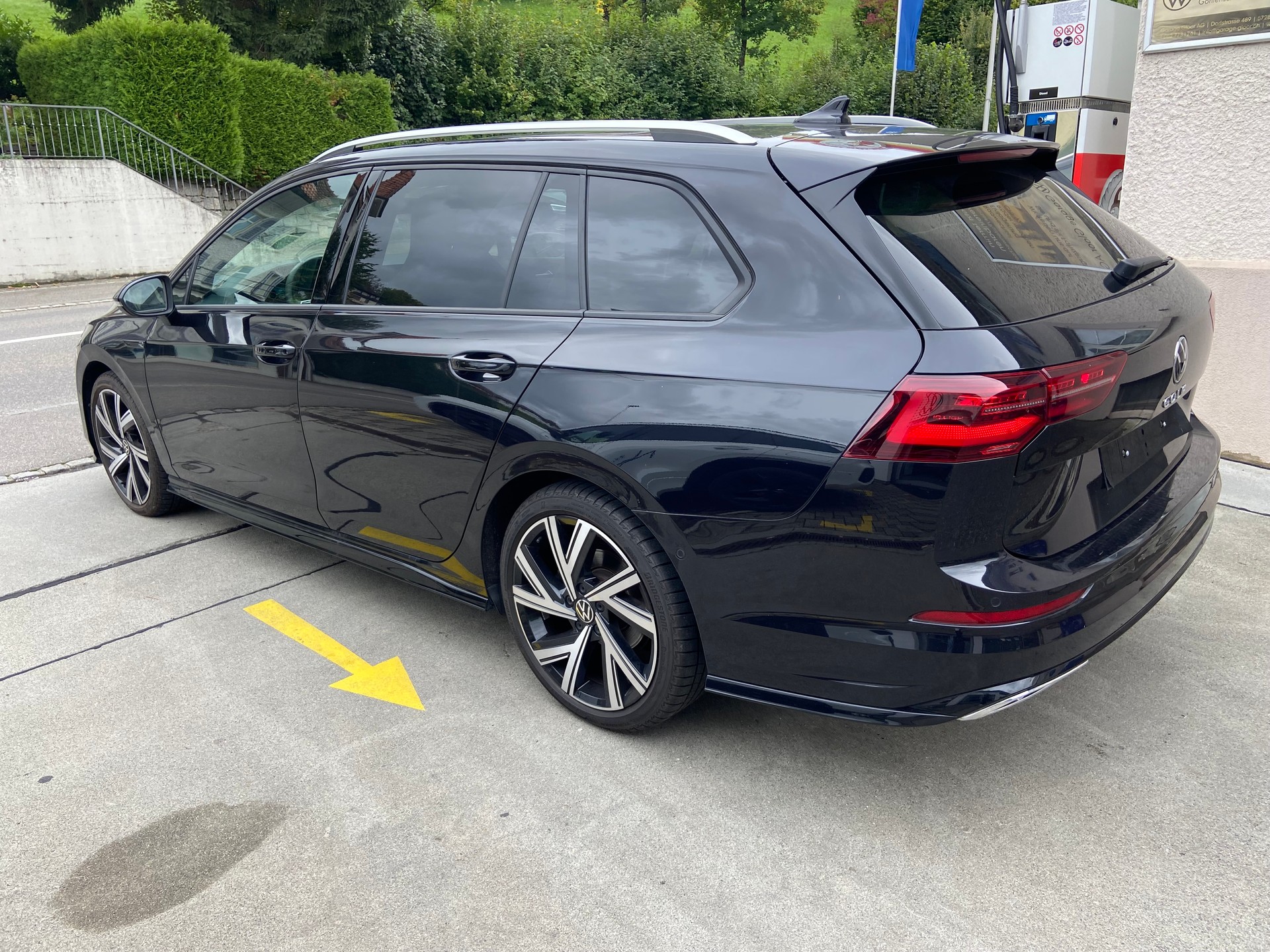 VW Golf Variant 2.0 TSI R-Line DSG-image-3