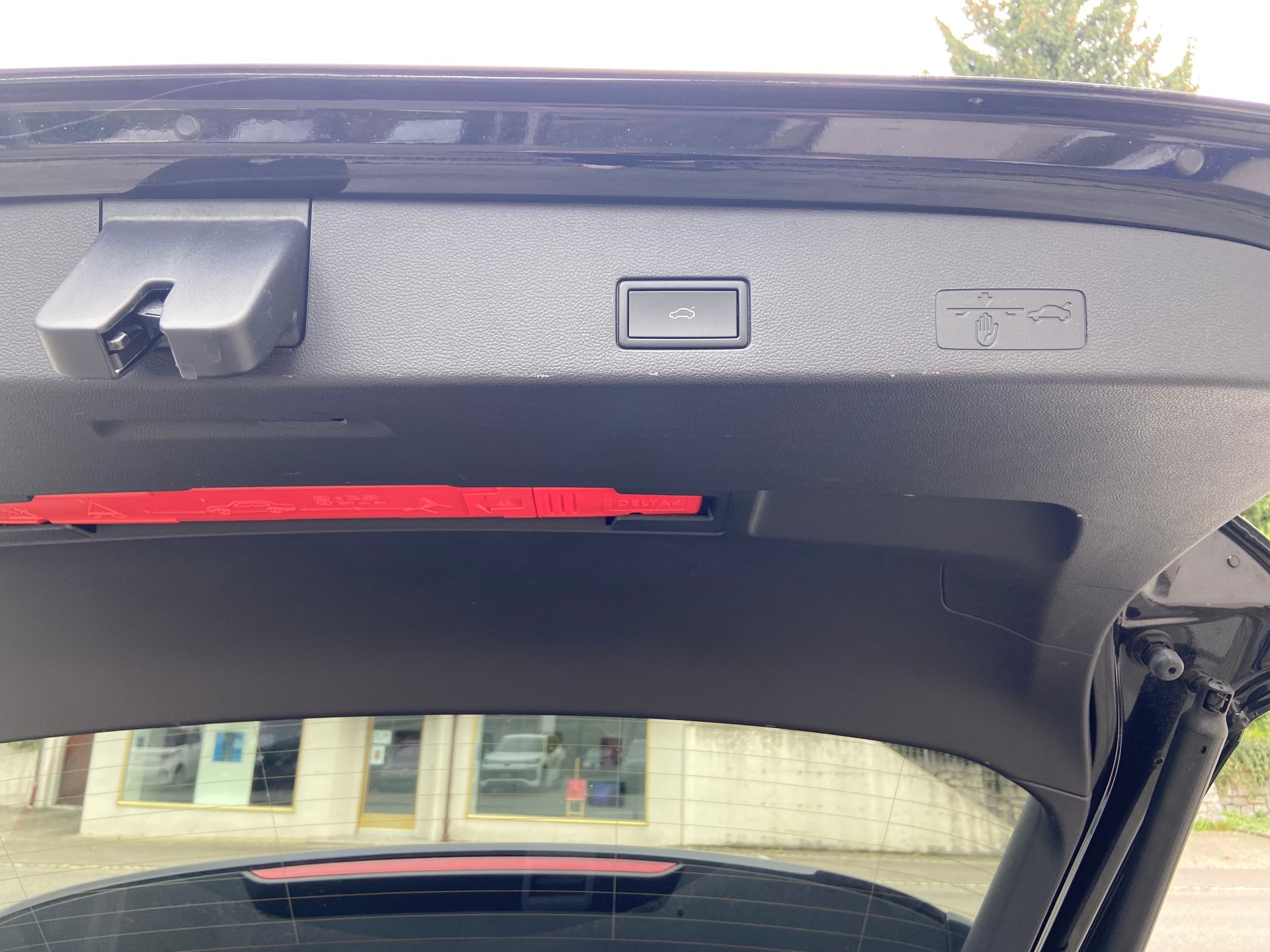 VW Golf Variant 2.0 TSI R-Line DSG-image-18