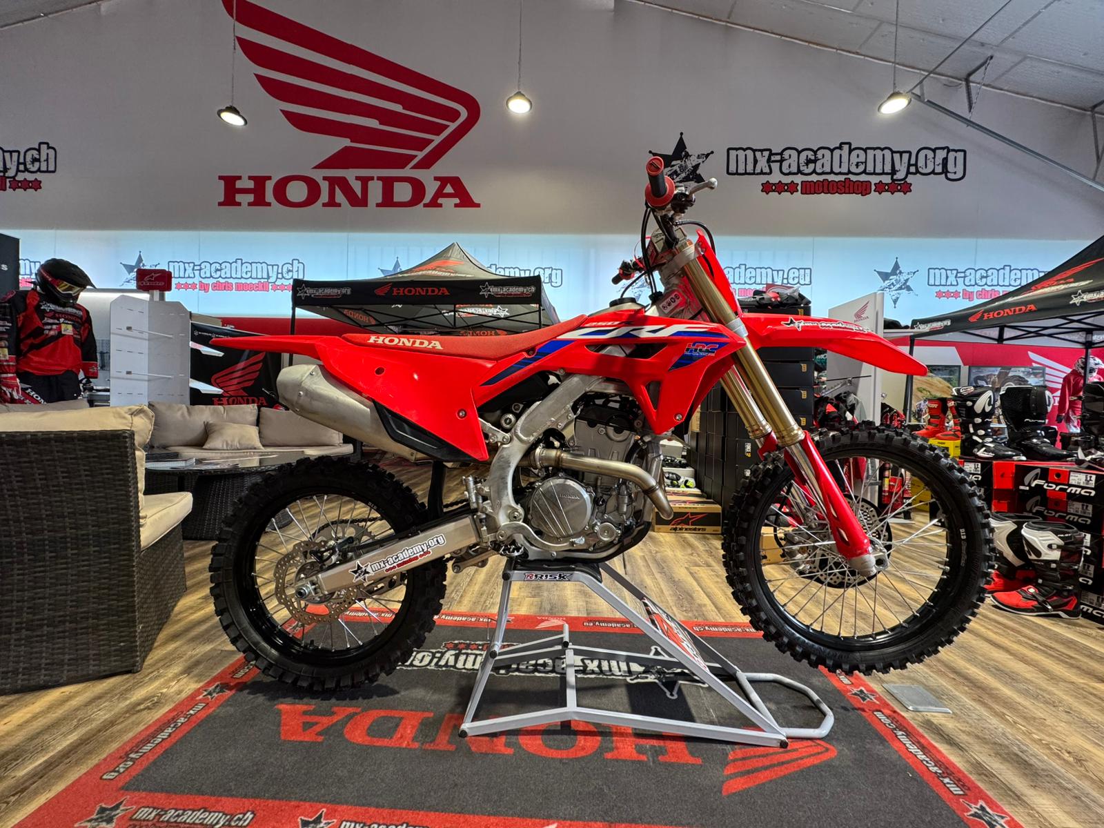 HONDA CRF 250 R *Schulmotorrad*