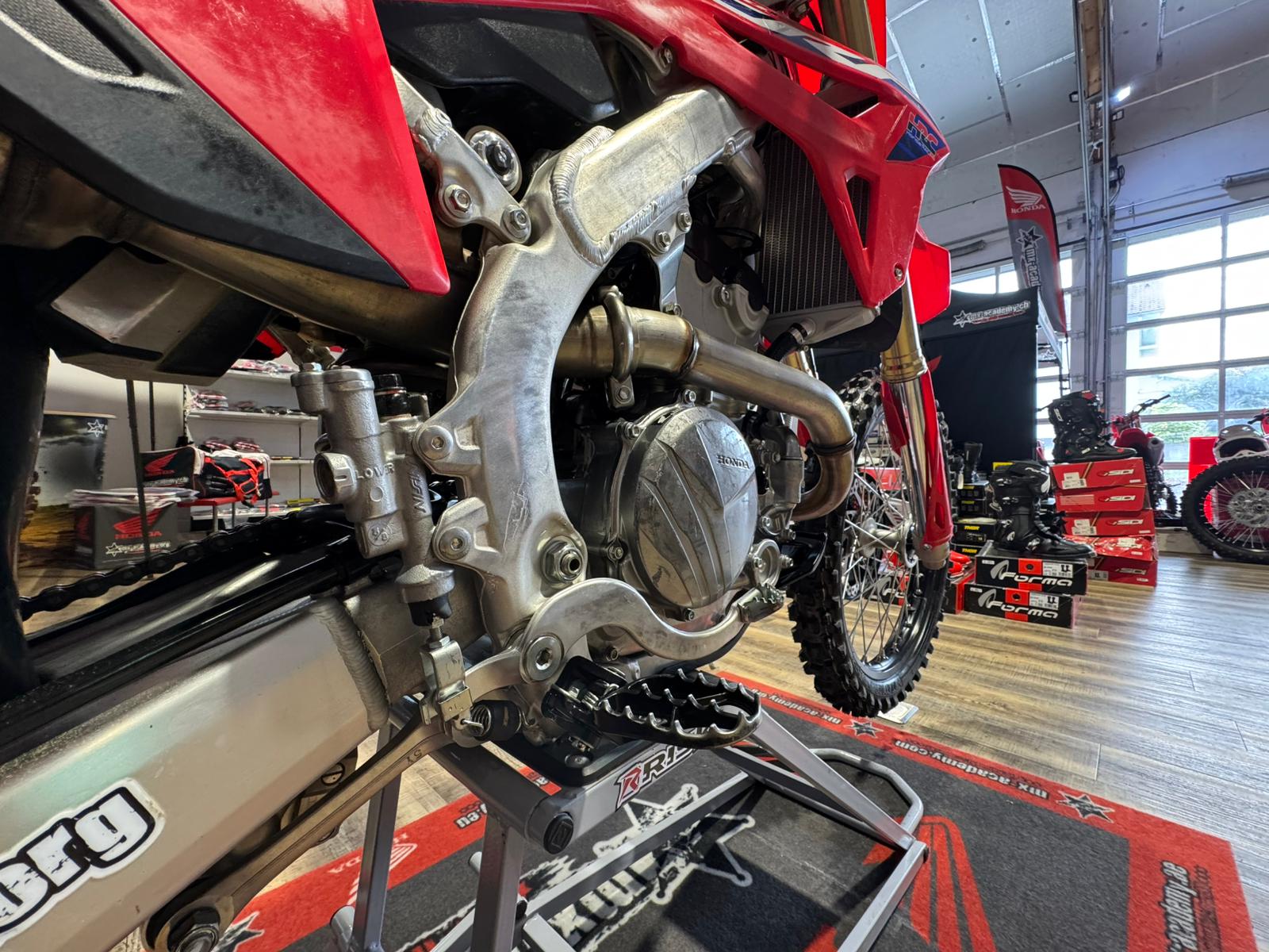 HONDA CRF 250 R *Schulmotorrad*-image-7