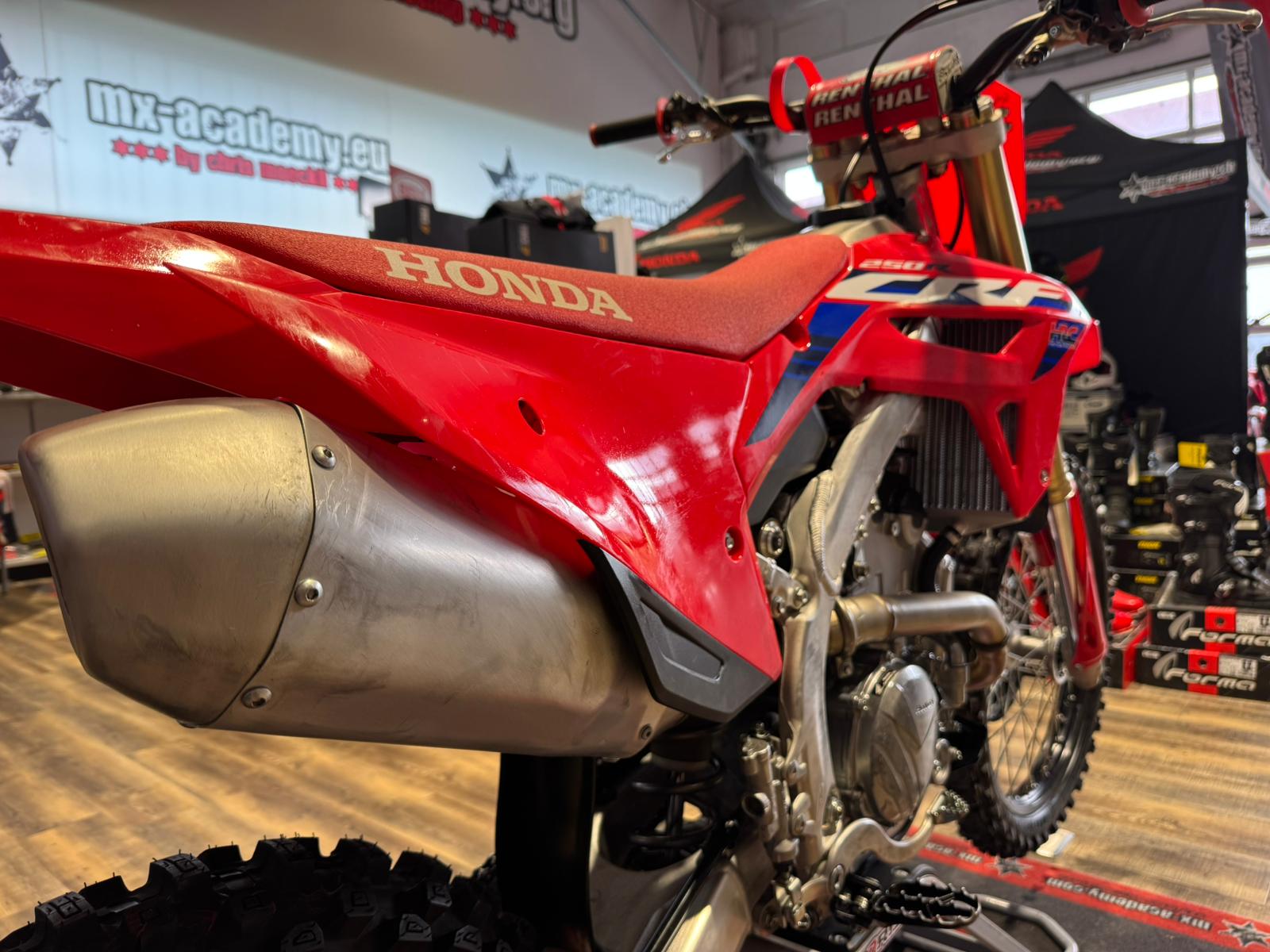 HONDA CRF 250 R *Schulmotorrad*-image-6