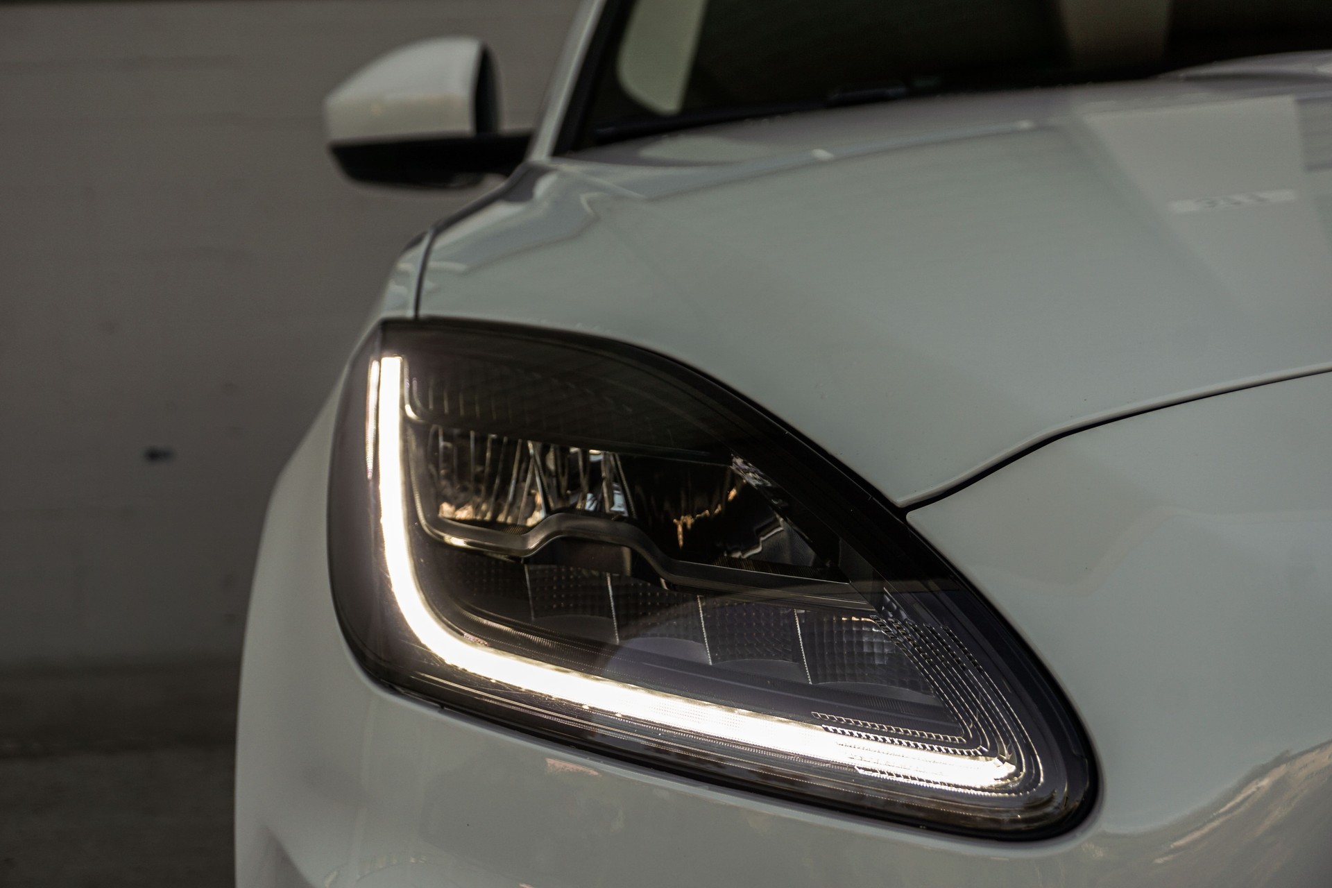 JAGUAR E-Pace 2.0 P200 AWD_102-image-4