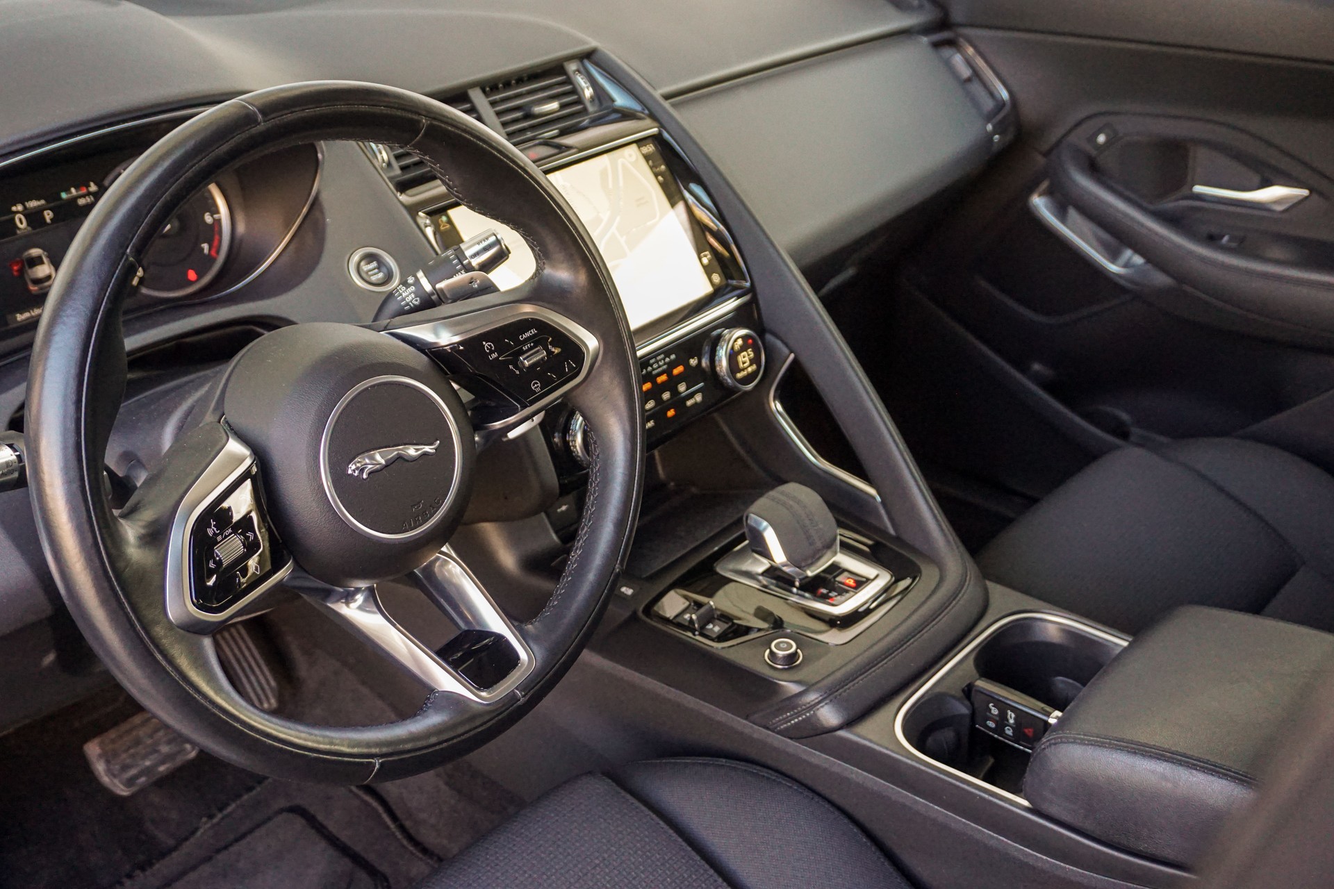 JAGUAR E-Pace 2.0 P200 AWD_102-image-2