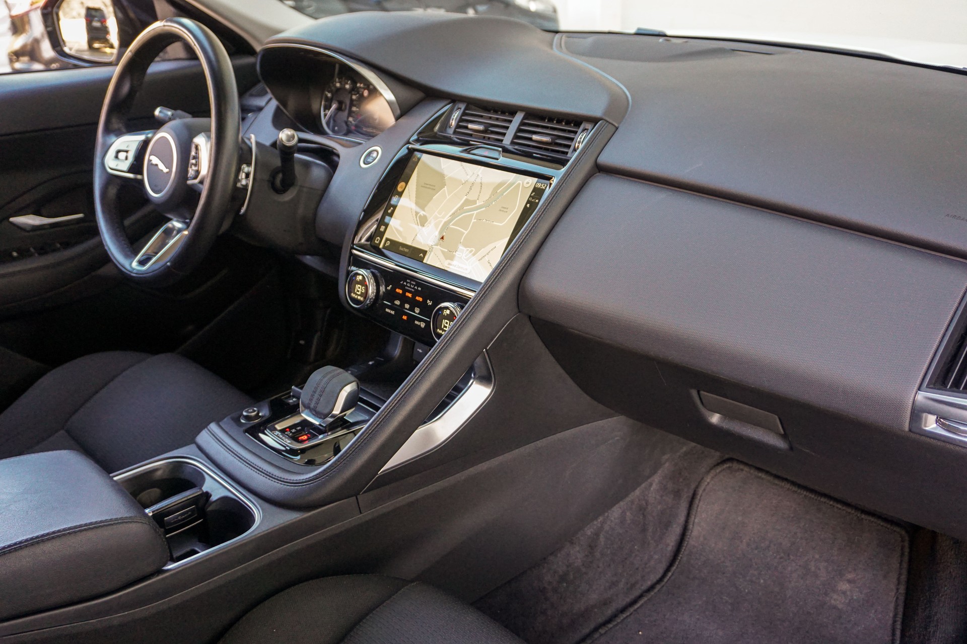 JAGUAR E-Pace 2.0 P200 AWD_102-image-11