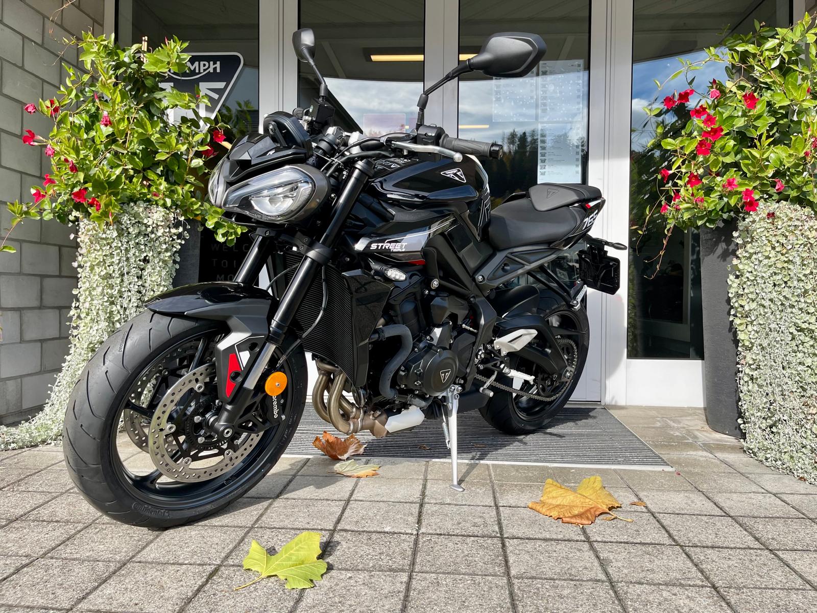 TRIUMPH Street Triple 765 R A2-showroom-element-2