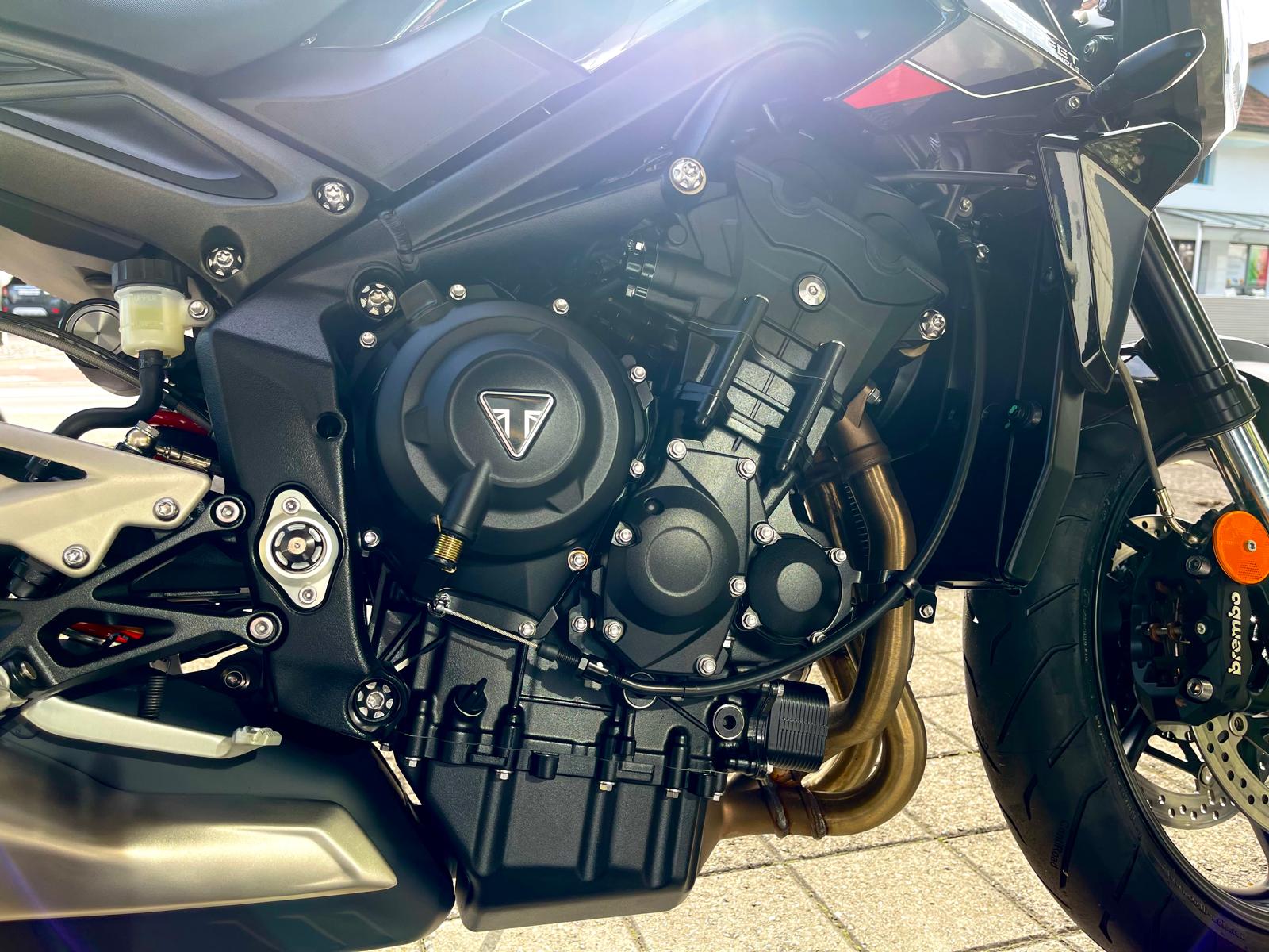 TRIUMPH Street Triple 765 R A2-image-12