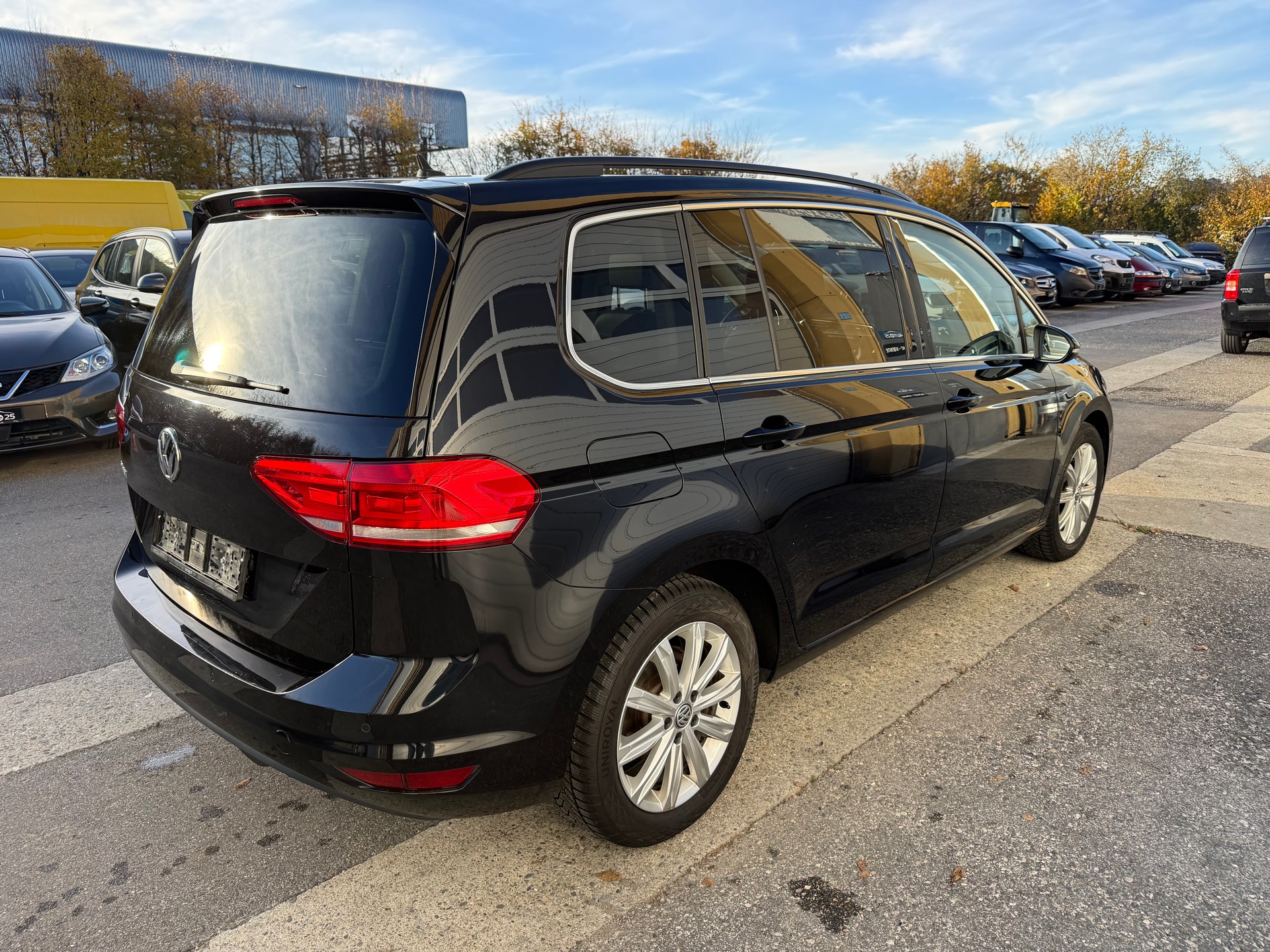 VW Touran 1.4 TSI BlueMotion Technology Family DSG-image-6