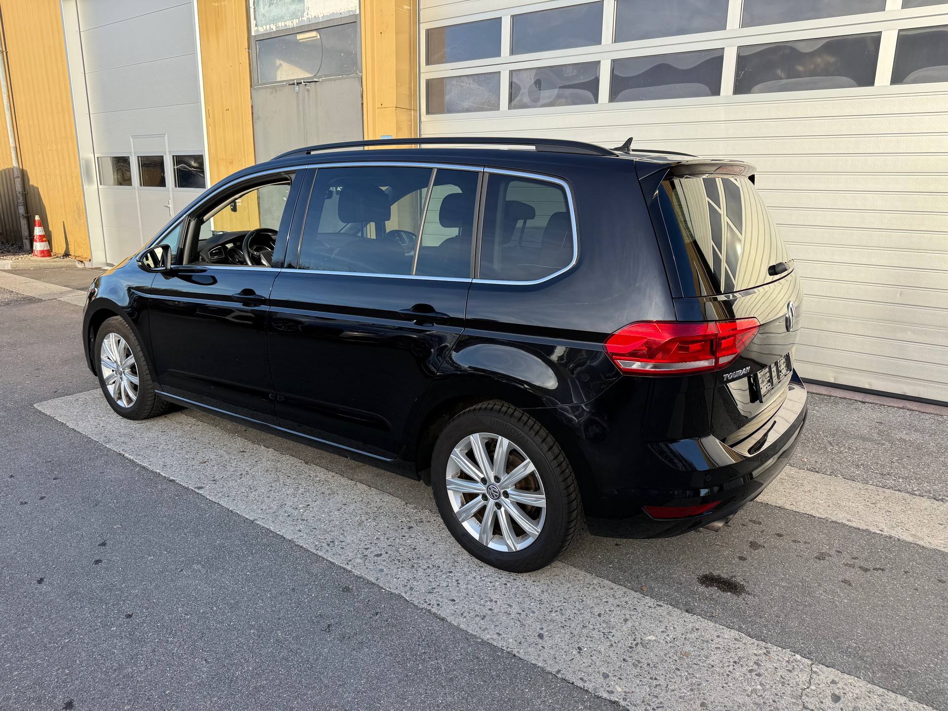 VW Touran 1.4 TSI BlueMotion Technology Family DSG-image-4