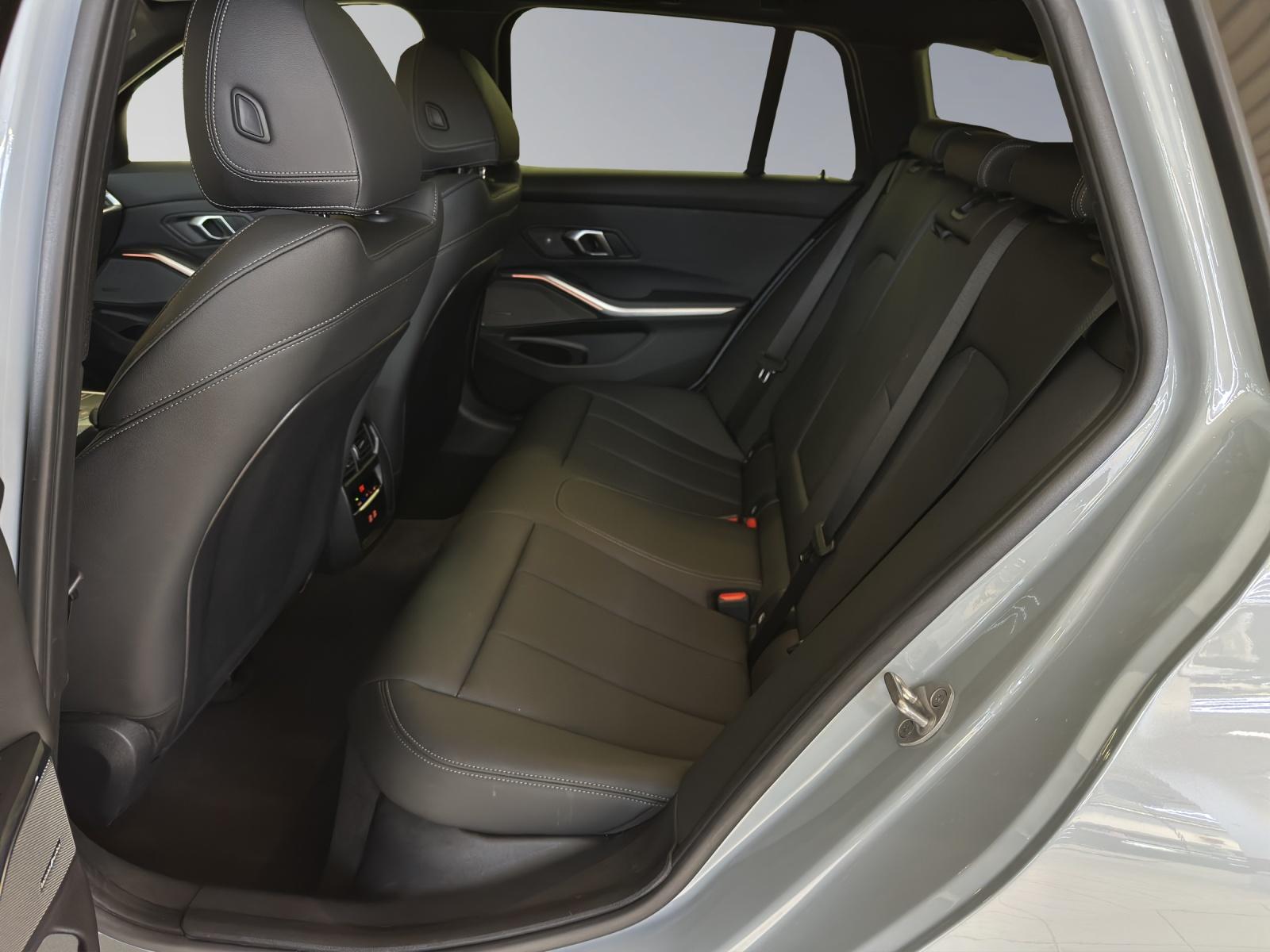 BMW 320d xDrive Touring M Sport-image-15