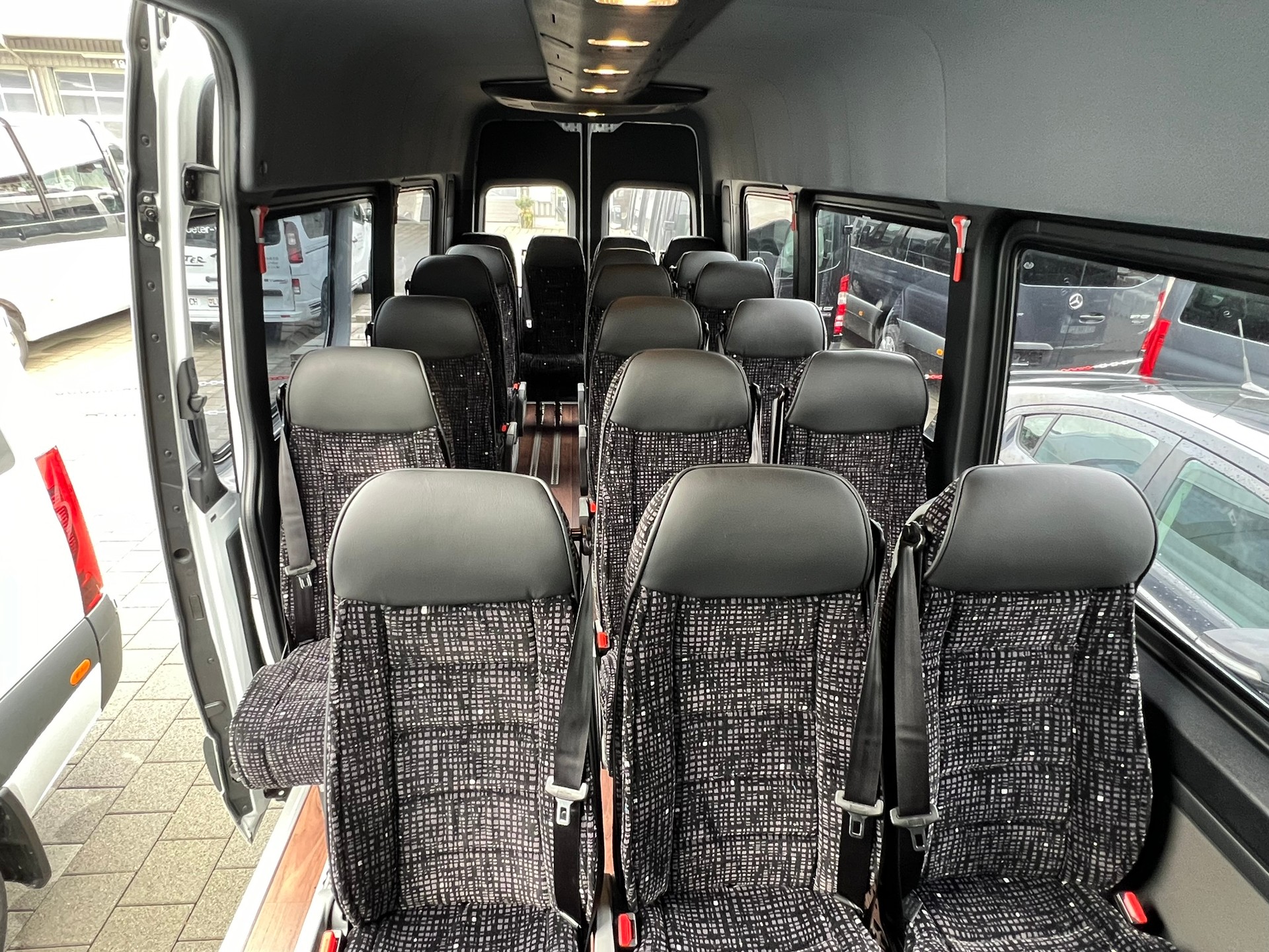 MERCEDES-BENZ Sprinter 519 CDI-image-8