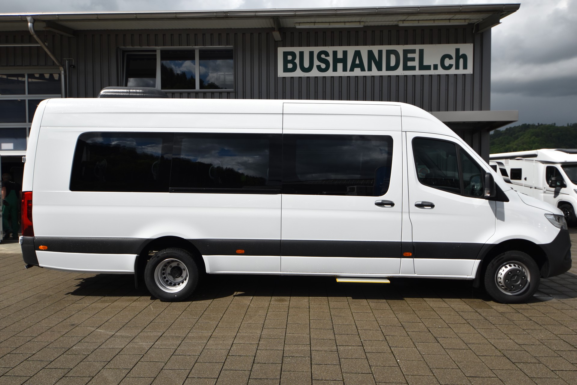 MERCEDES-BENZ Sprinter 519 CDI-image-1
