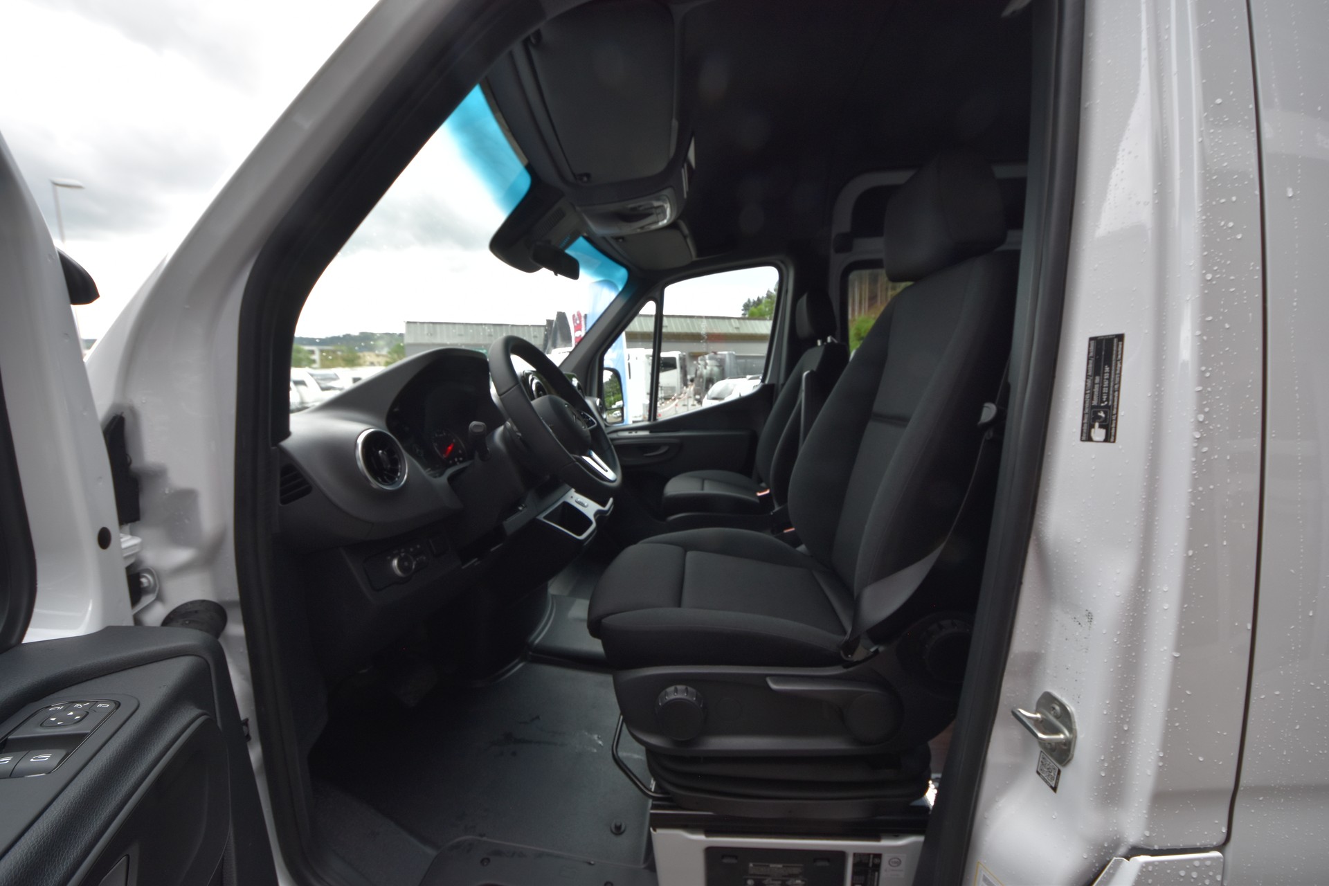 MERCEDES-BENZ Sprinter 519 CDI-image-4