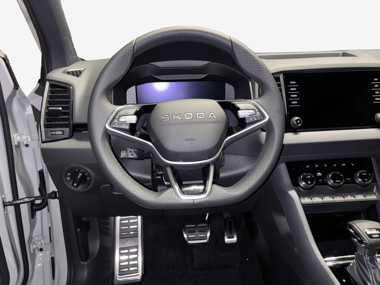 SKODA Karoq 2.0 TSI SportLine 4x4 DSG-image-9