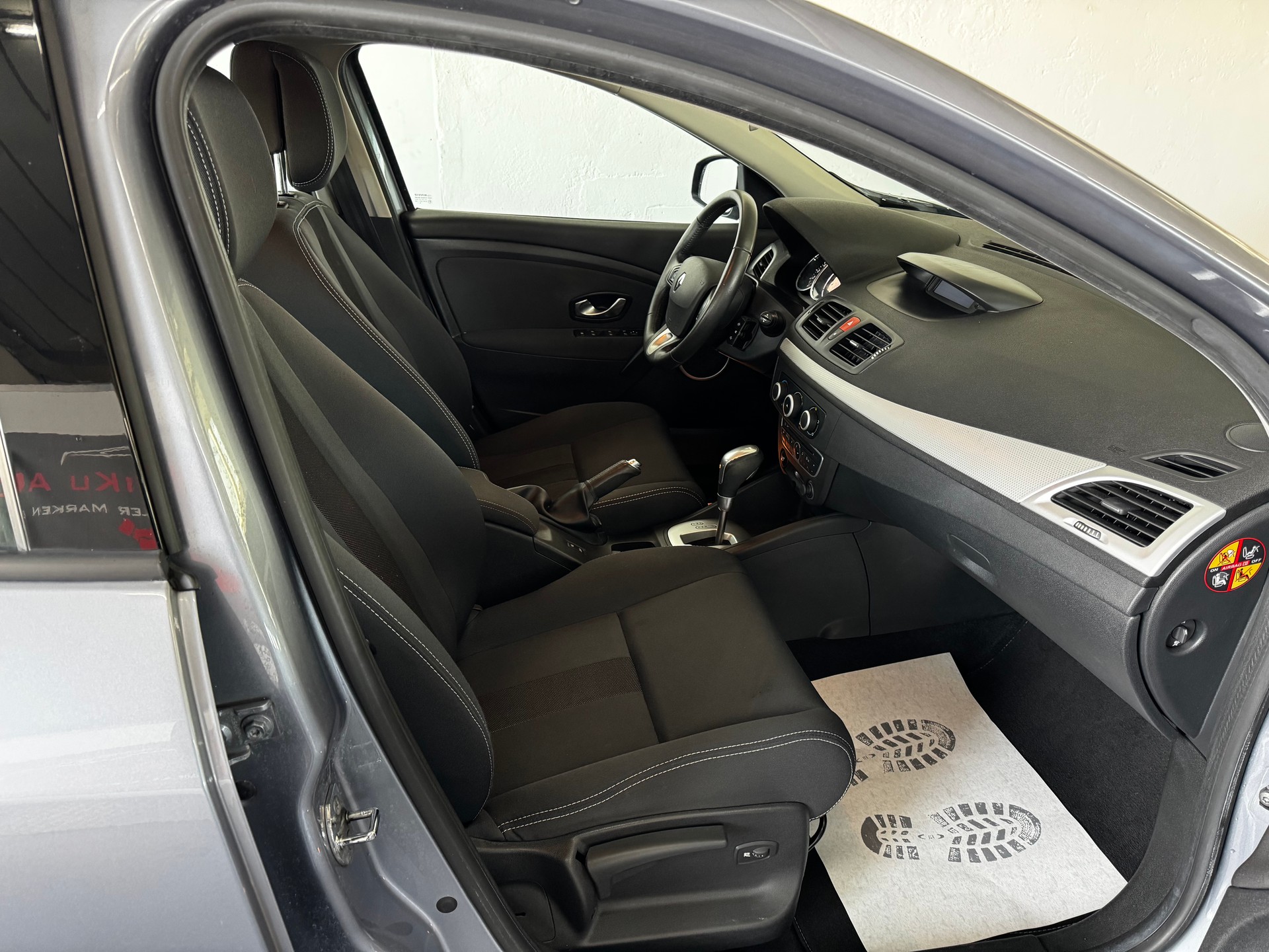 RENAULT Mégane 2.0 16V Dynamique CVT-image-18