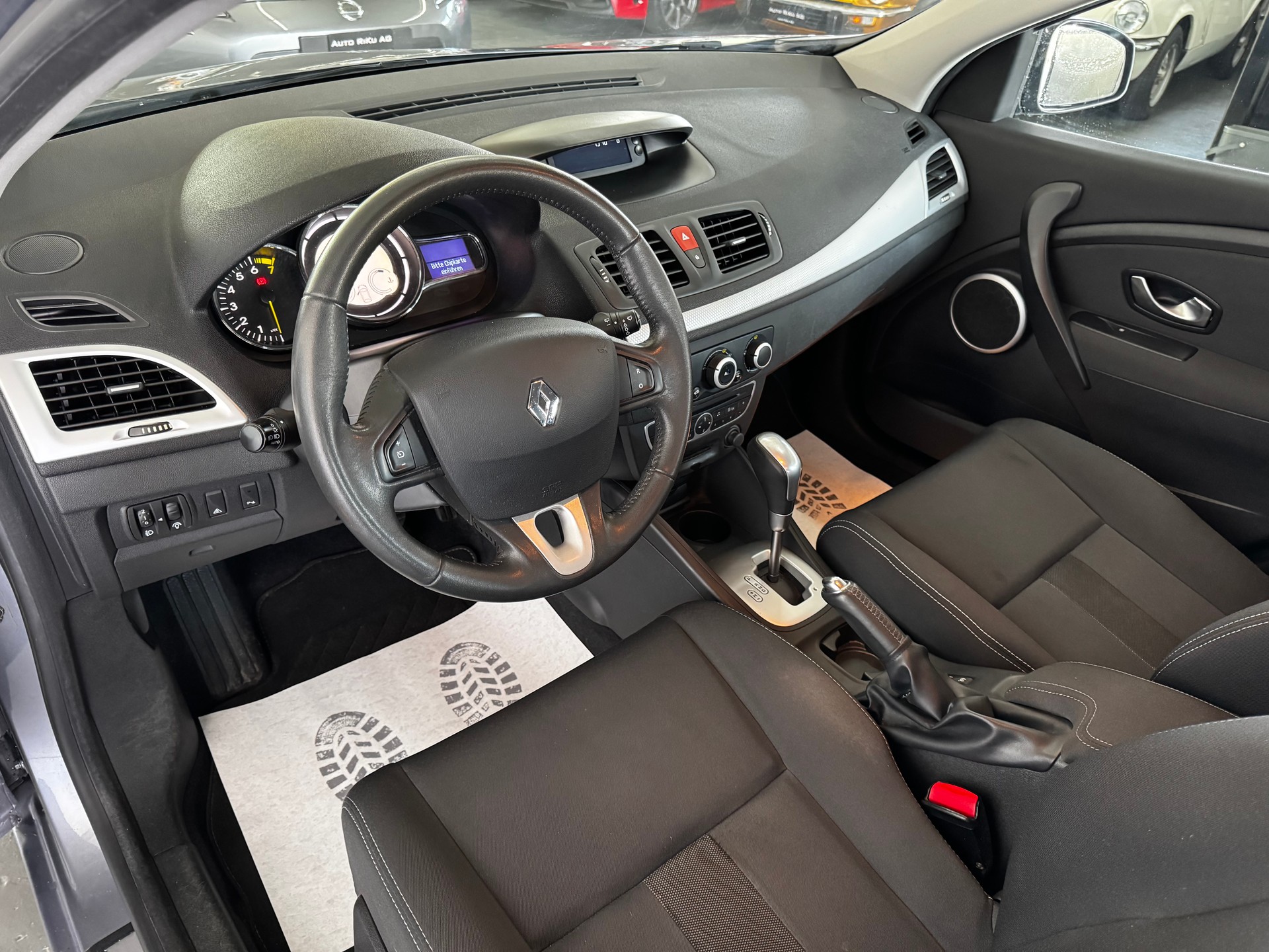 RENAULT Mégane 2.0 16V Dynamique CVT-image-13