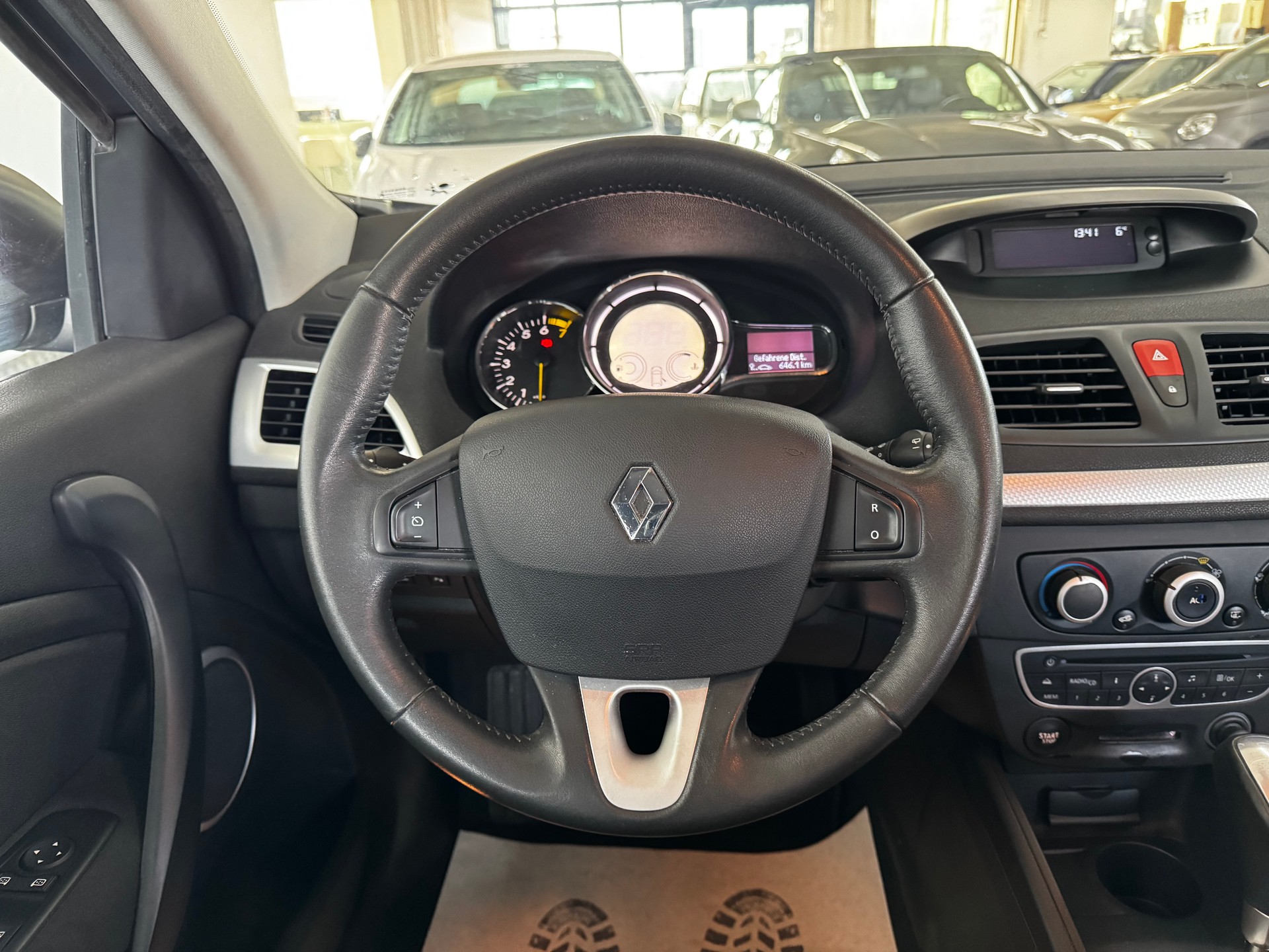 RENAULT Mégane 2.0 16V Dynamique CVT-image-17