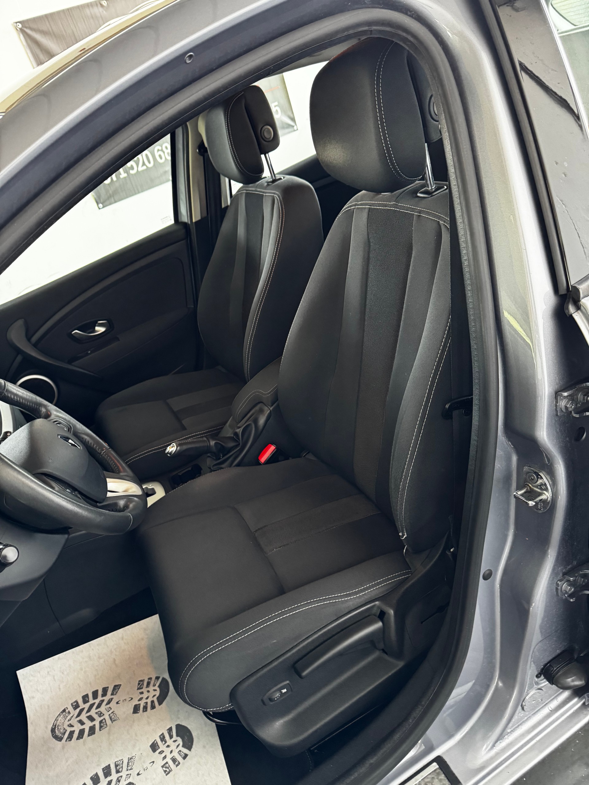 RENAULT Mégane 2.0 16V Dynamique CVT-image-14