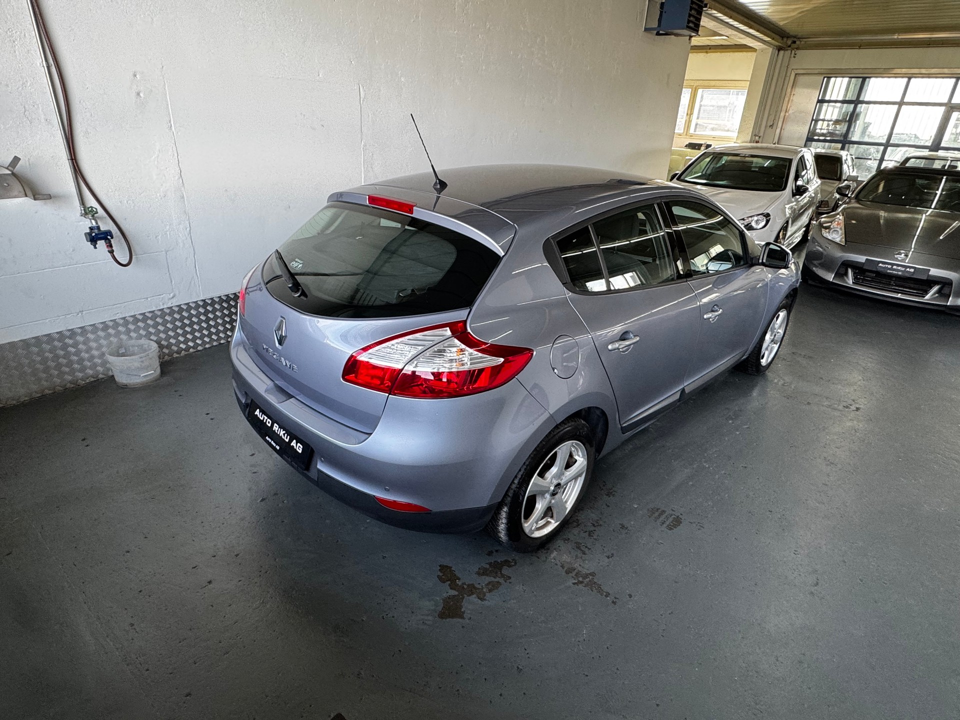 RENAULT Mégane 2.0 16V Dynamique CVT-image-8