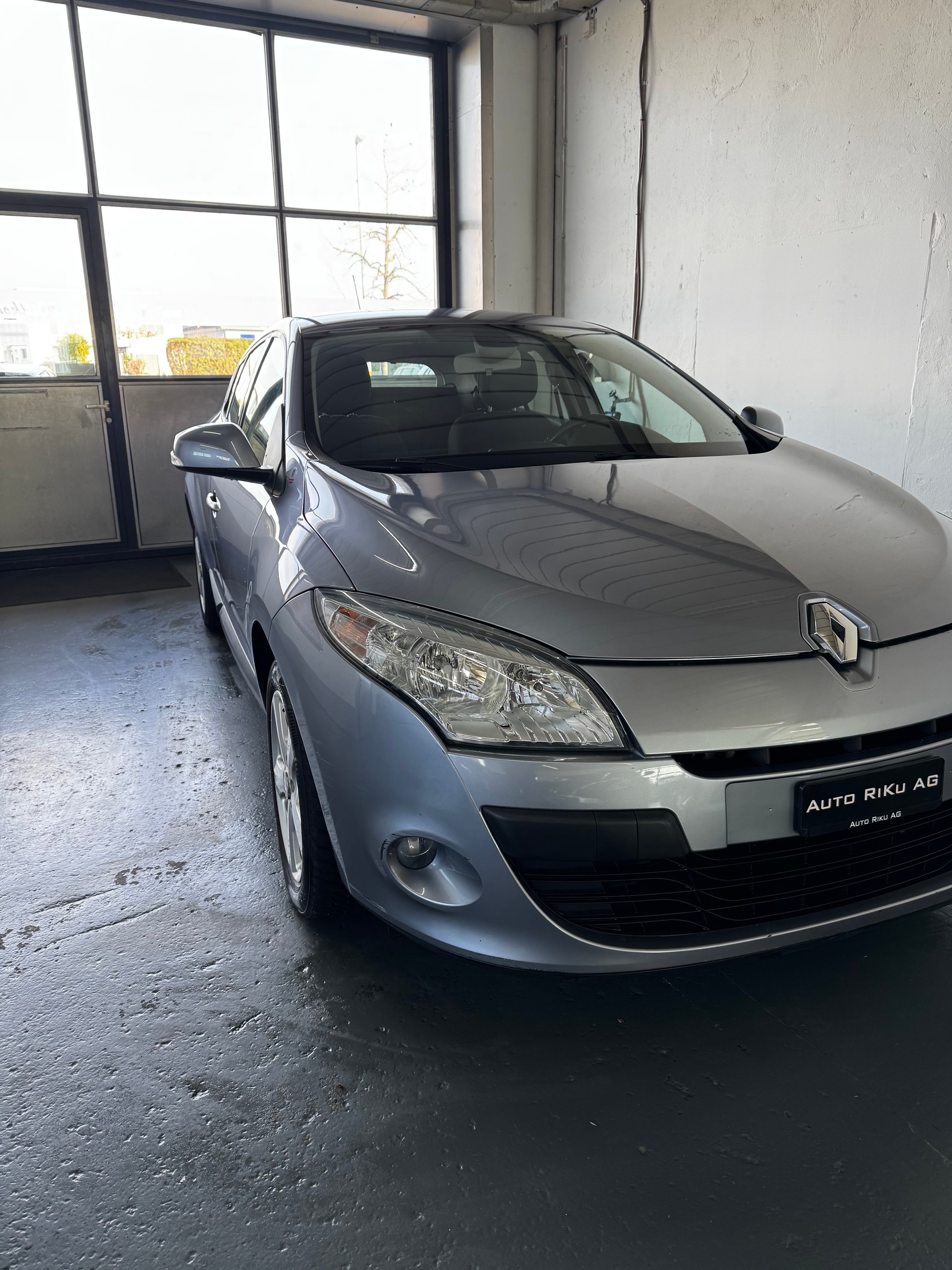 RENAULT Mégane 2.0 16V Dynamique CVT-showroom-element-2