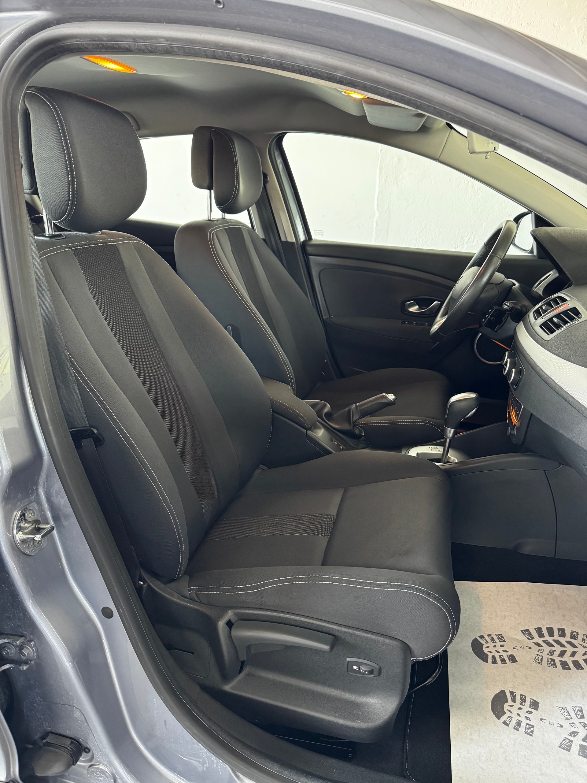 RENAULT Mégane 2.0 16V Dynamique CVT-image-19