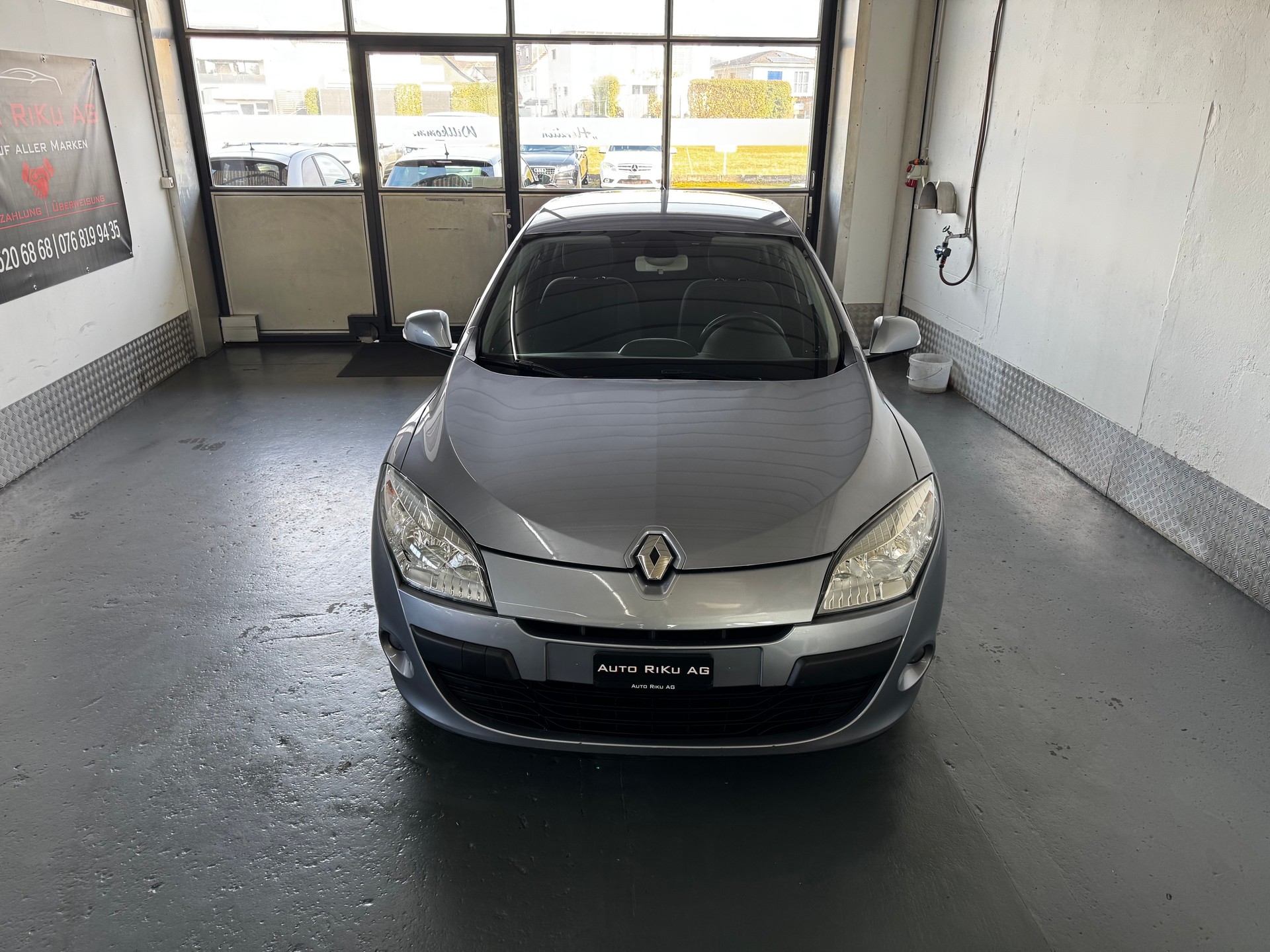 RENAULT Mégane 2.0 16V Dynamique CVT-showroom-element-3