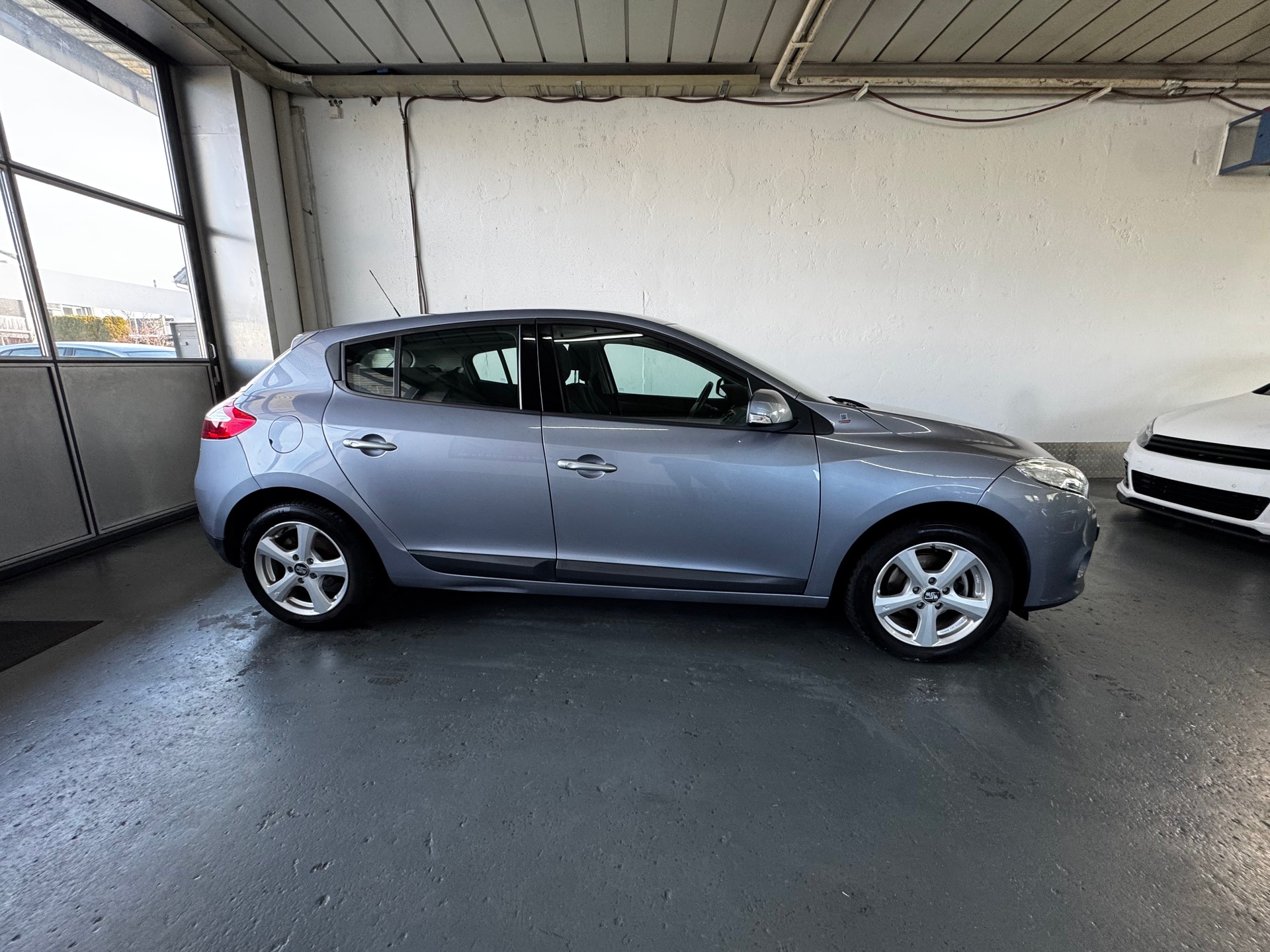 RENAULT Mégane 2.0 16V Dynamique CVT-image-7