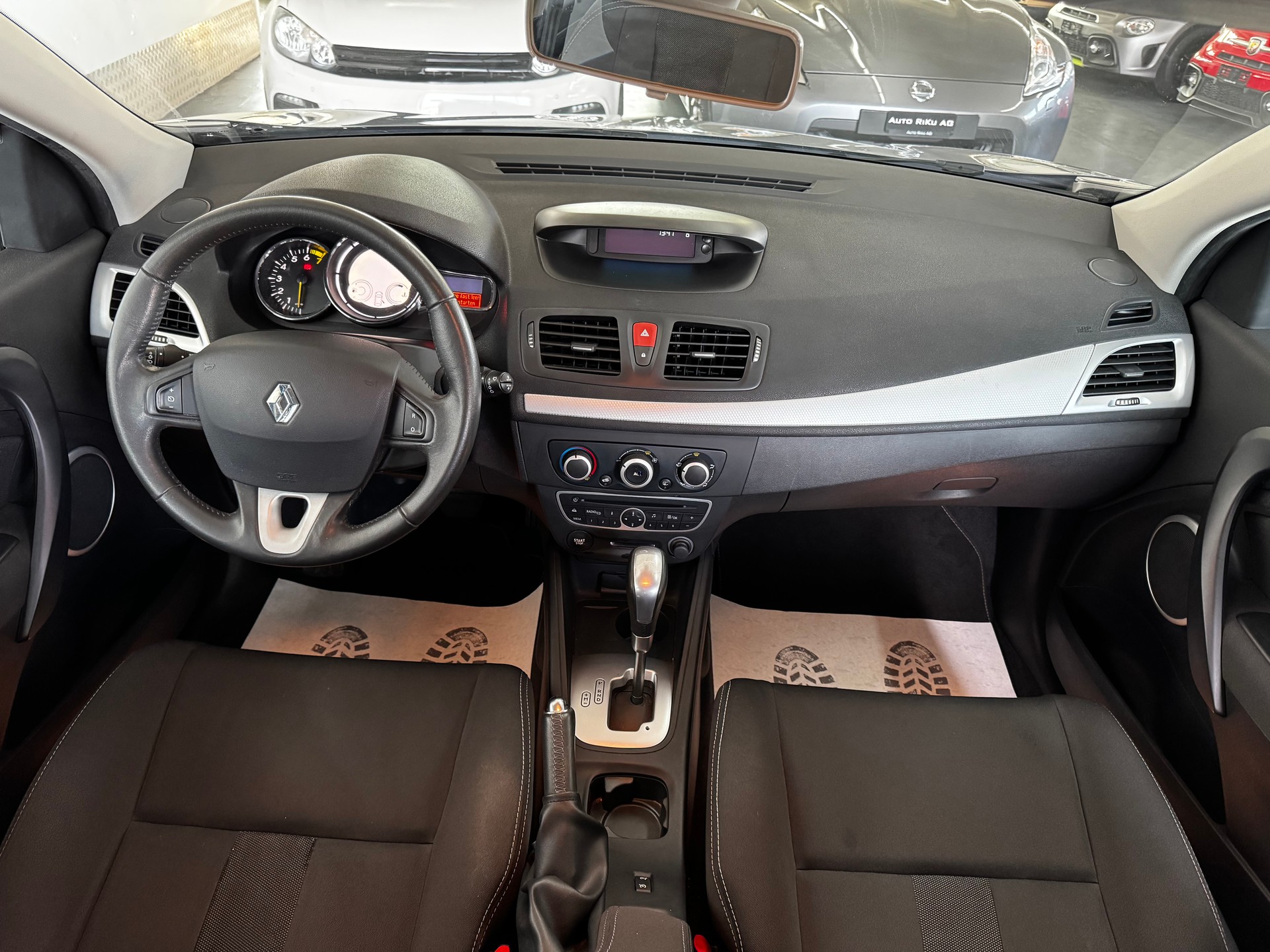 RENAULT Mégane 2.0 16V Dynamique CVT-image-15