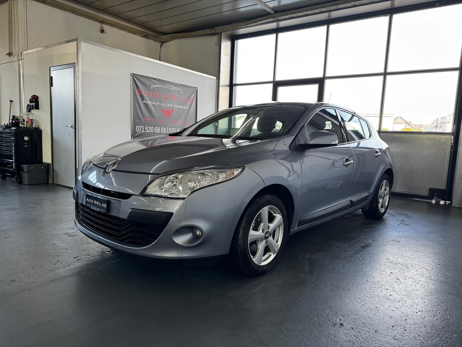 RENAULT Mégane 2.0 16V Dynamique CVT-image-6