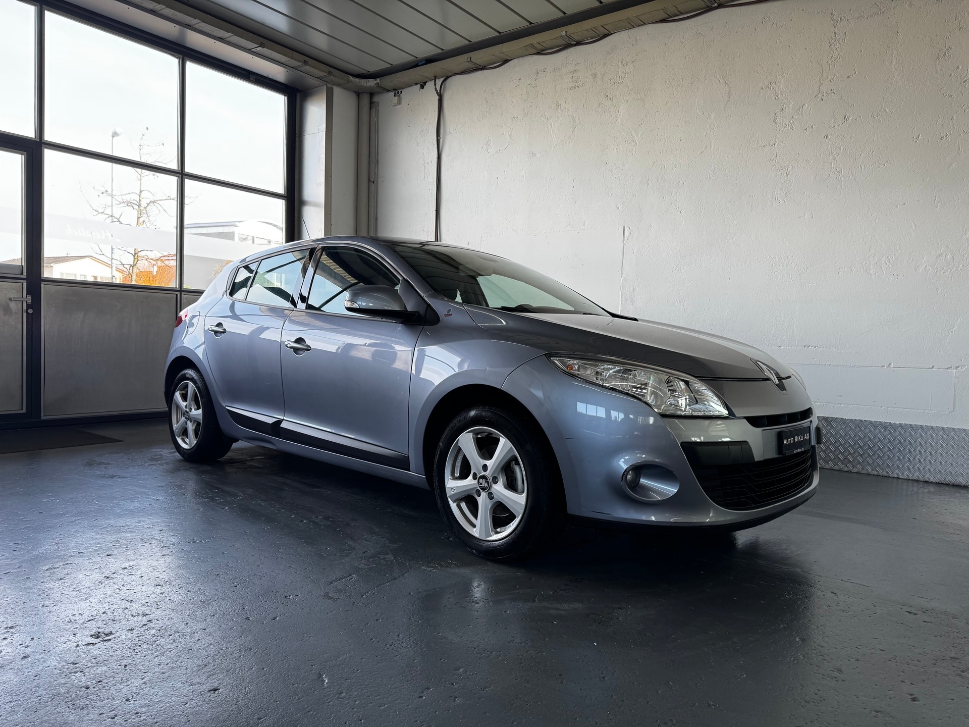 RENAULT Mégane 2.0 16V Dynamique CVT-showroom-element-1