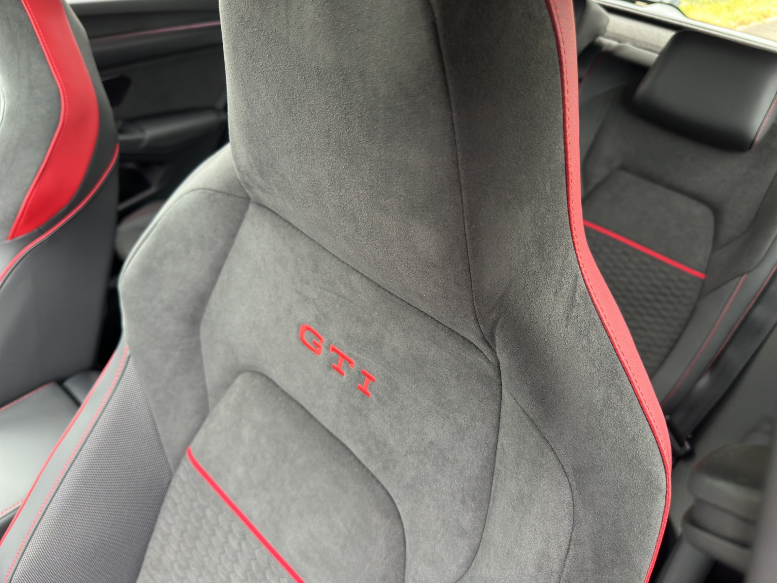 VW Golf 2.0 TSI GTI Clubsport DSG-image-12