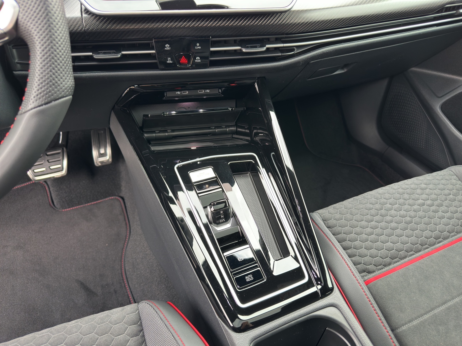 VW Golf 2.0 TSI GTI Clubsport DSG-image-17