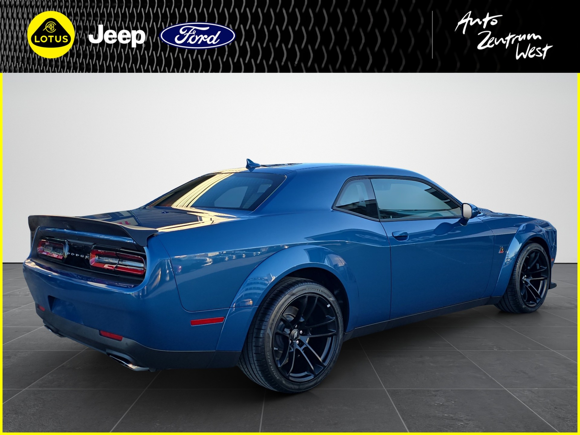 DODGE Challenger 6.4 V8 R/T ScatPack Widebody-image-4