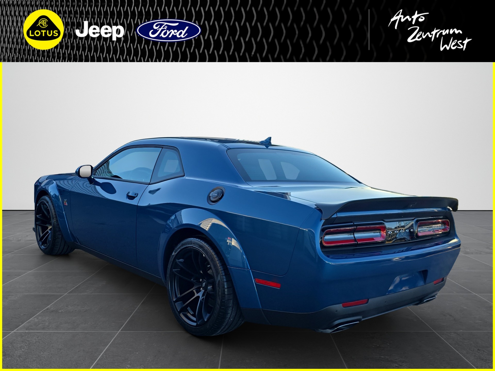 DODGE Challenger 6.4 V8 R/T ScatPack Widebody-image-2