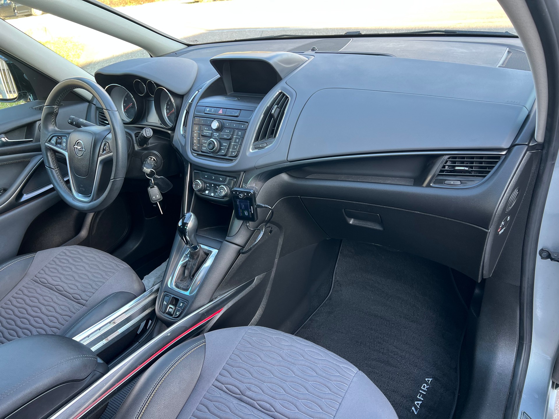 OPEL Zafira Tourer 1.6i 16V Turbo Cosmo Automatic 7-Plätzer-image-9