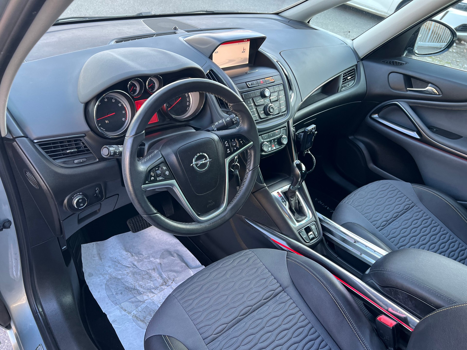 OPEL Zafira Tourer 1.6i 16V Turbo Cosmo Automatic 7-Plätzer-image-8