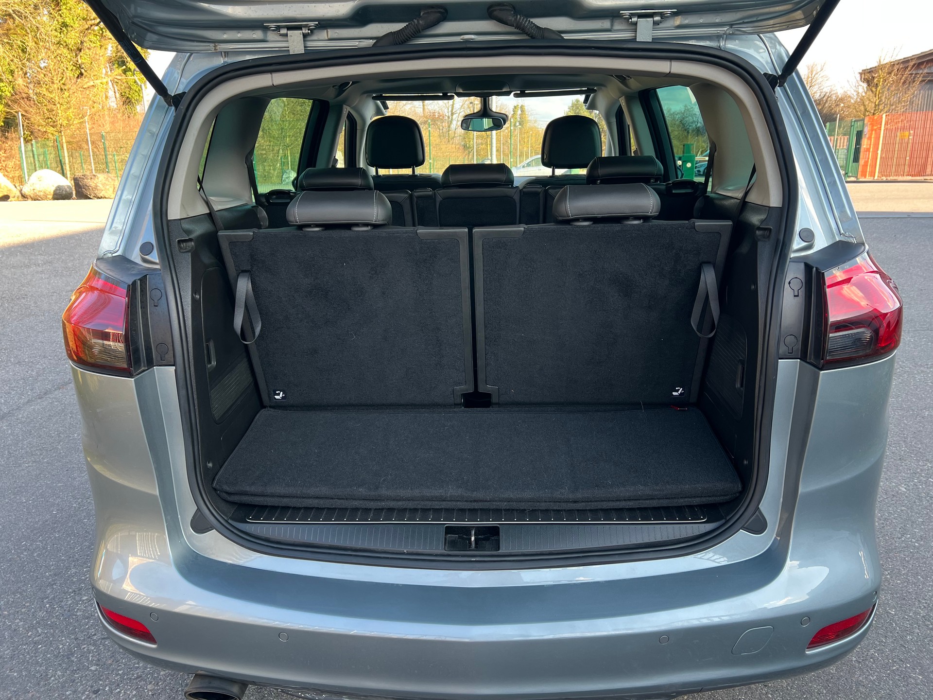 OPEL Zafira Tourer 1.6i 16V Turbo Cosmo Automatic 7-Plätzer-image-16