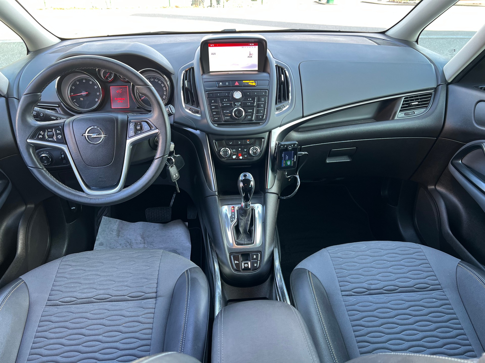 OPEL Zafira Tourer 1.6i 16V Turbo Cosmo Automatic 7-Plätzer-image-10