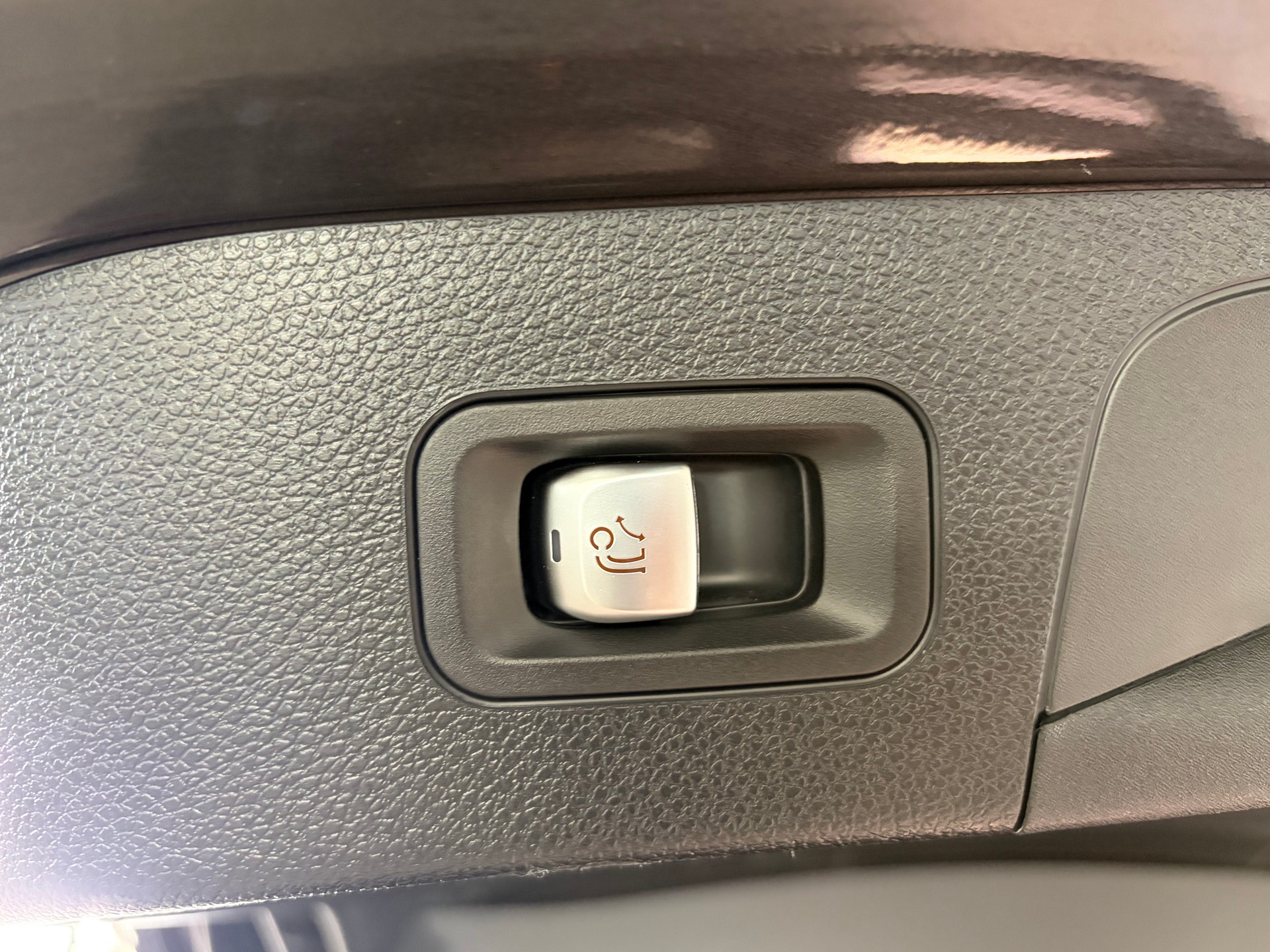 MERCEDES-BENZ EQC 400 4Matic-image-6