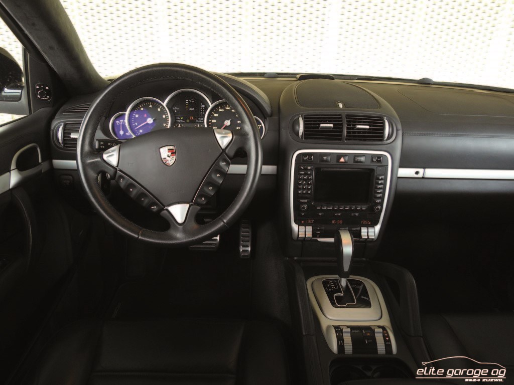 PORSCHE Cayenne Turbo-image-6