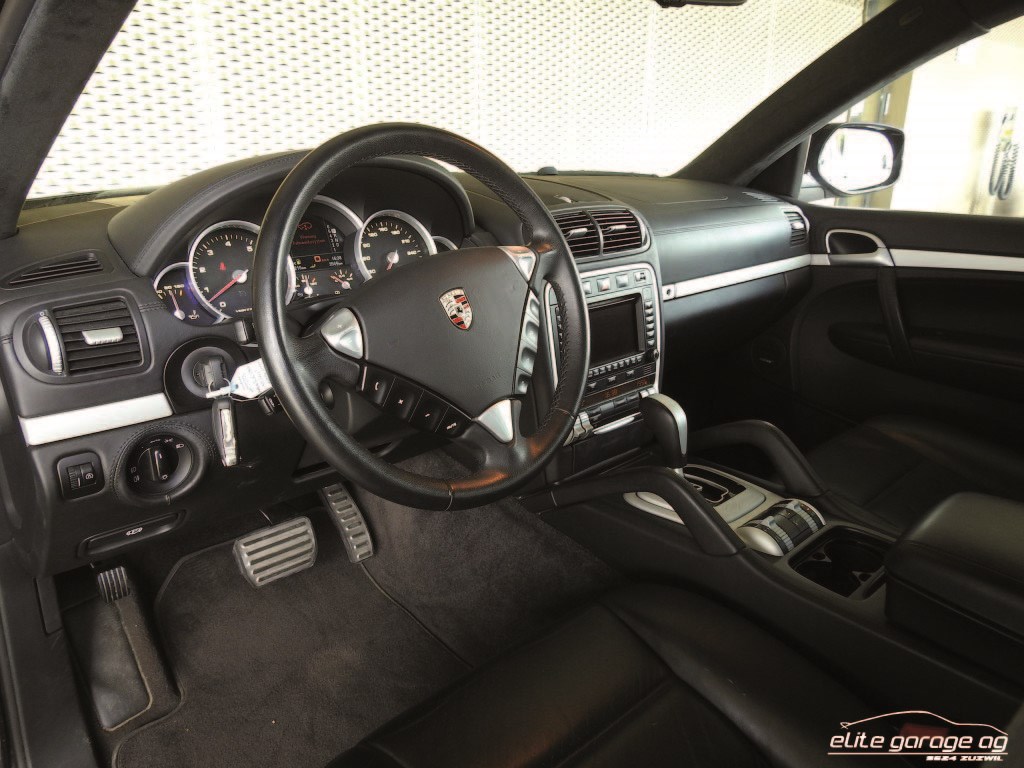 PORSCHE Cayenne Turbo-image-7