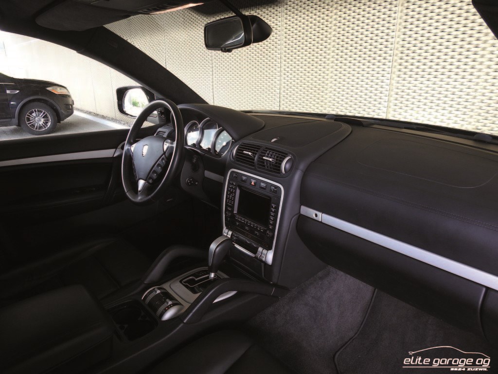 PORSCHE Cayenne Turbo-image-8