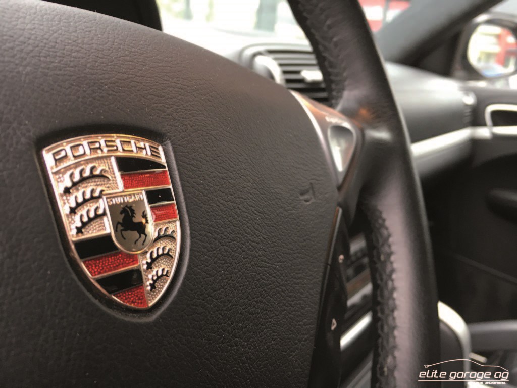 PORSCHE Cayenne Turbo-image-11